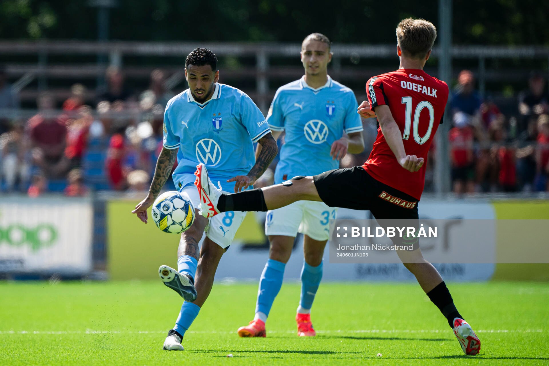 Malmö FFs Sergio Pena och Brommapojkarnas Wilmer Odefalk