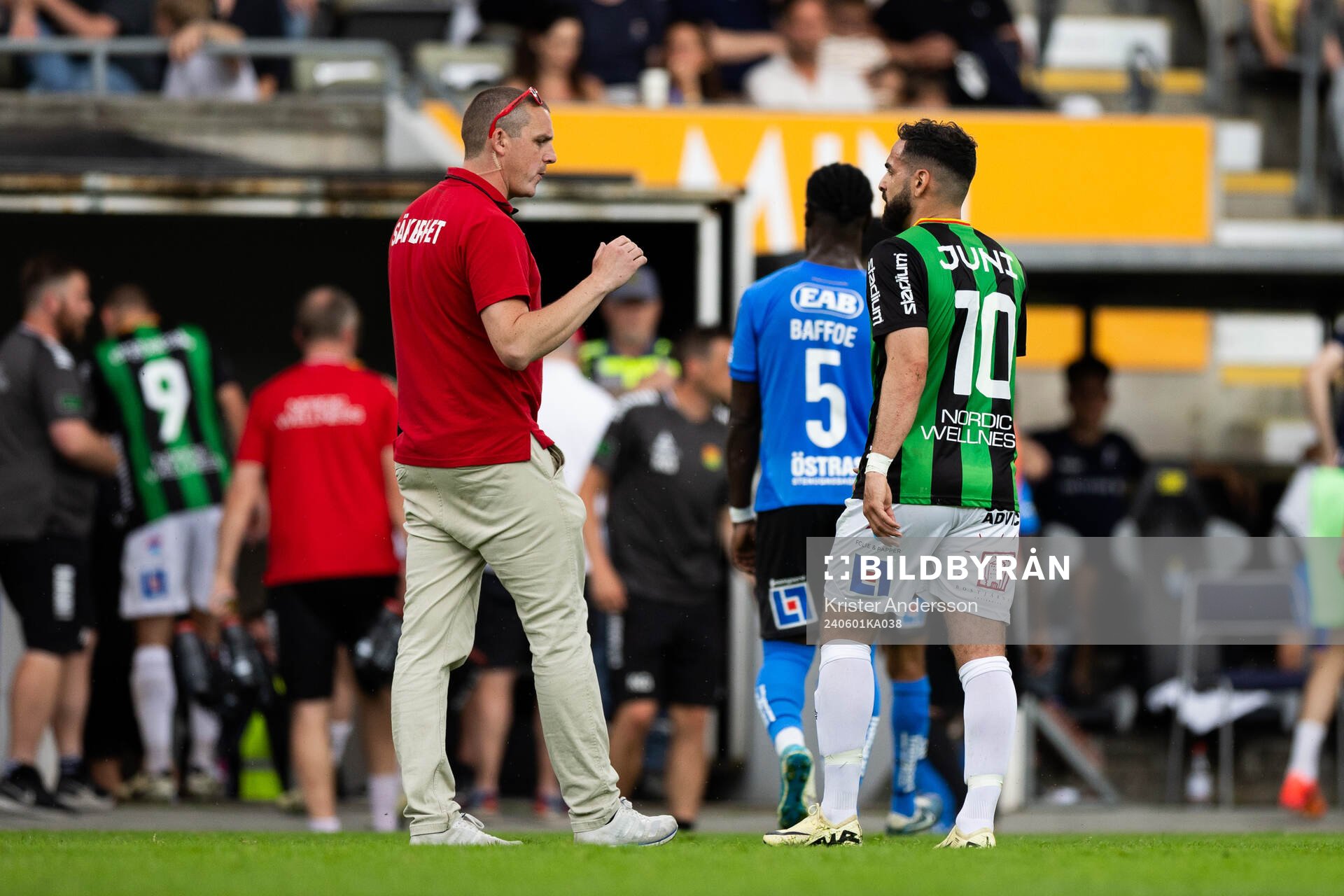 Spelarna lämnar planen
