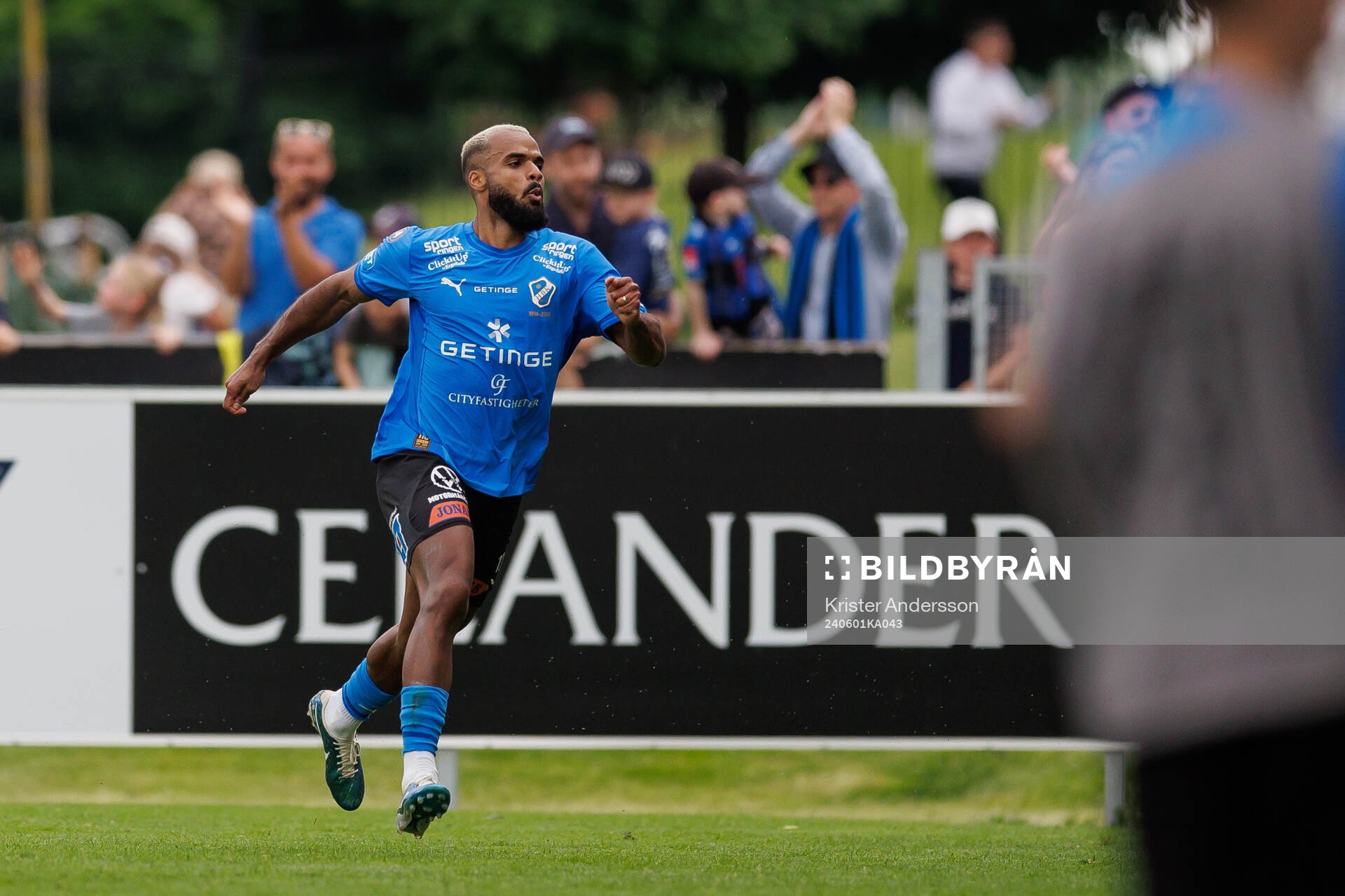 Halmstads Phil Ofosu-Ayeh jublar