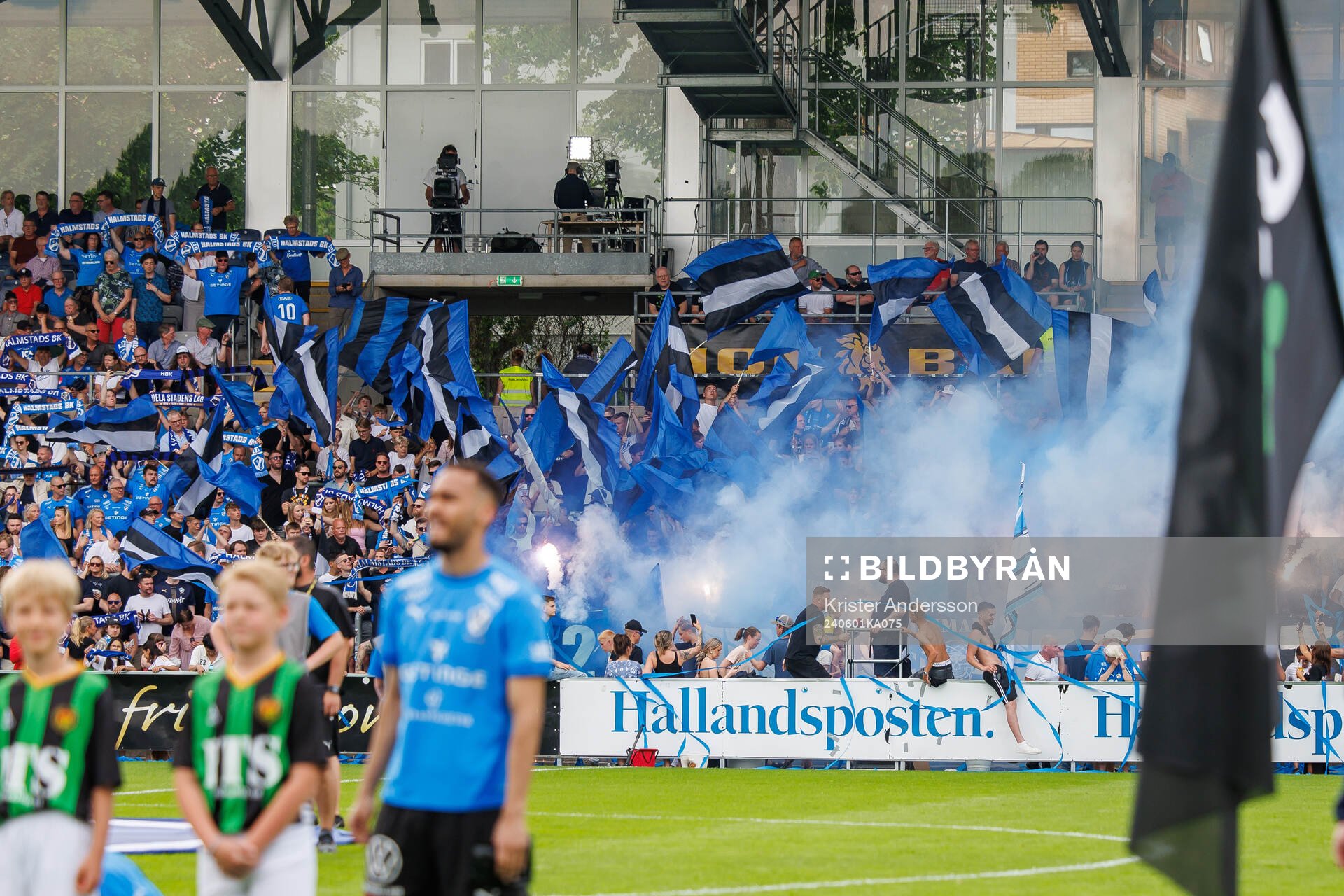 Halmstads supportrar med tifo