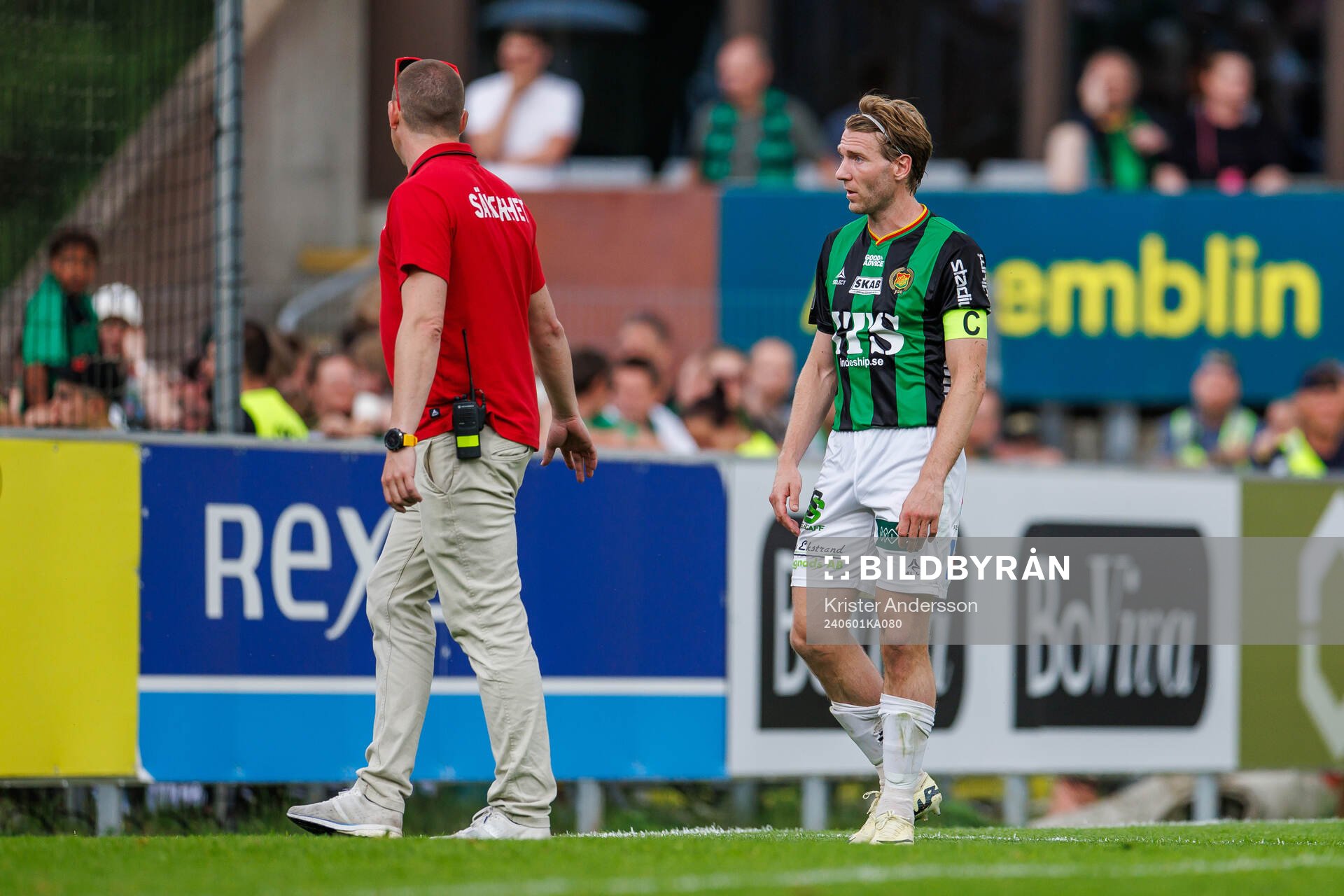 GAIS August Wängberg pratar med supportrarna