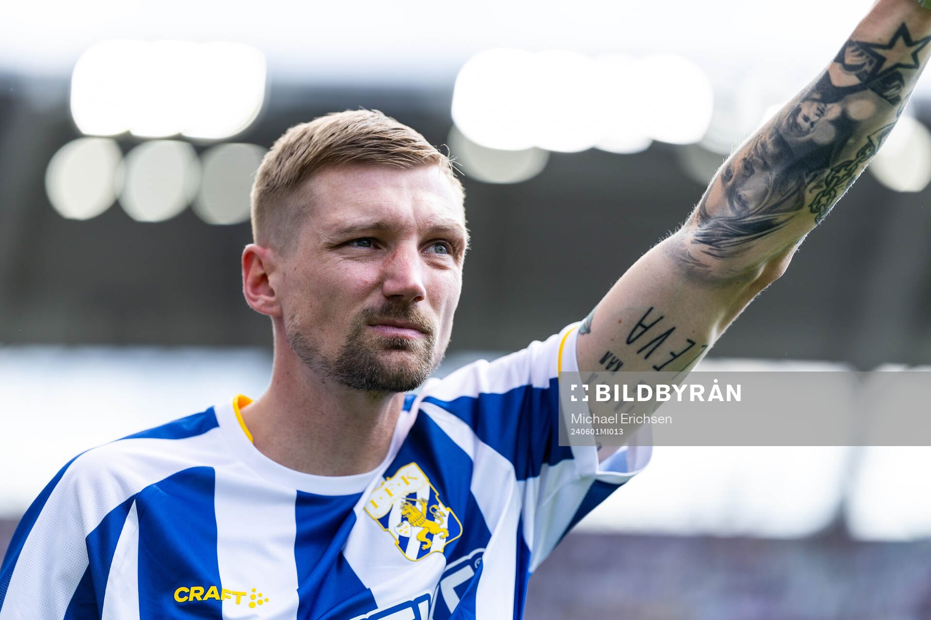 Tidigare IFK Göteborg spelaren Sebastian Eriksson hyllas