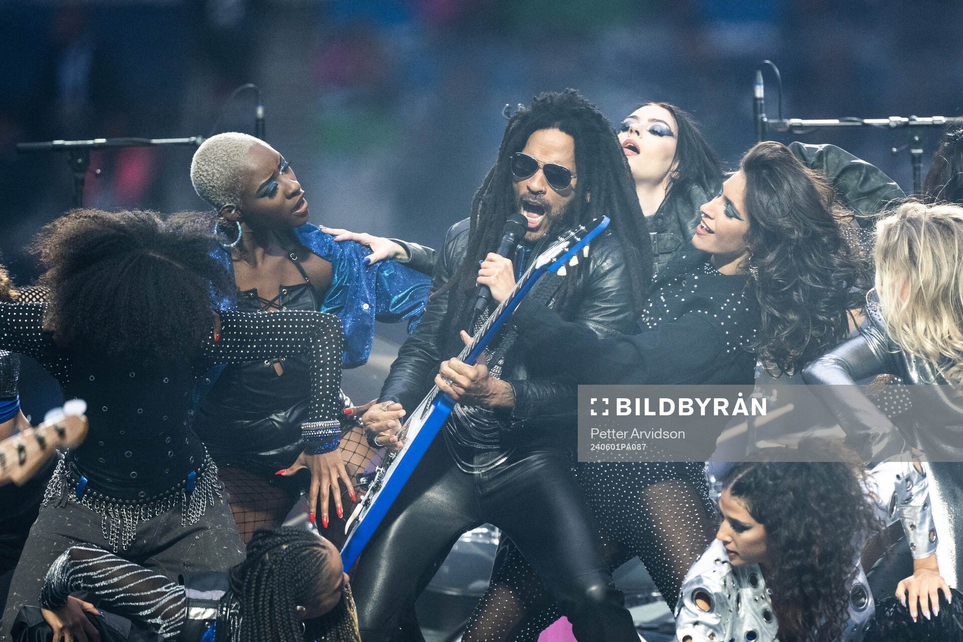 Singer Lenny Kravitz performs