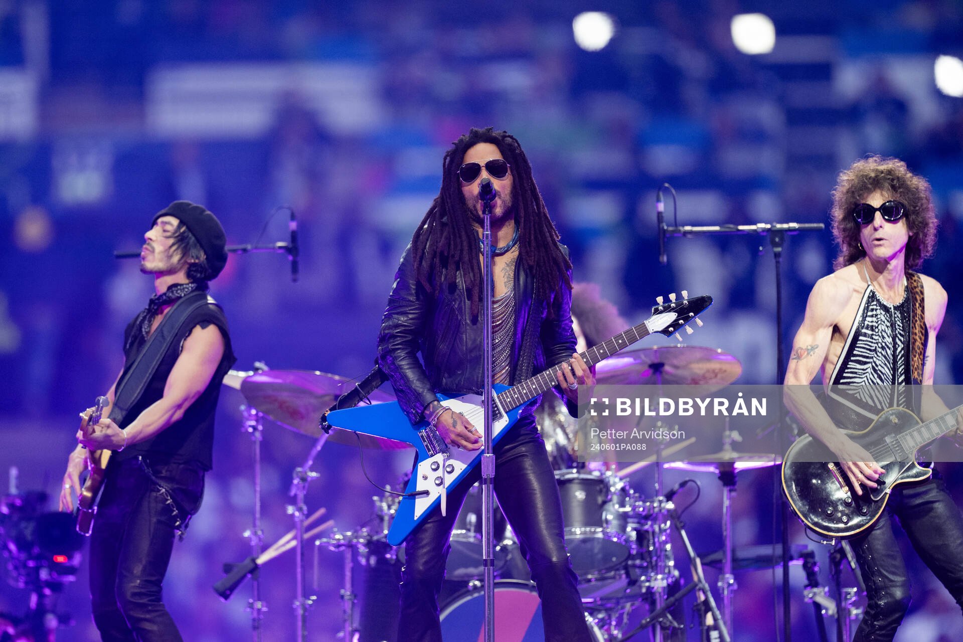 Singer Lenny Kravitz performs