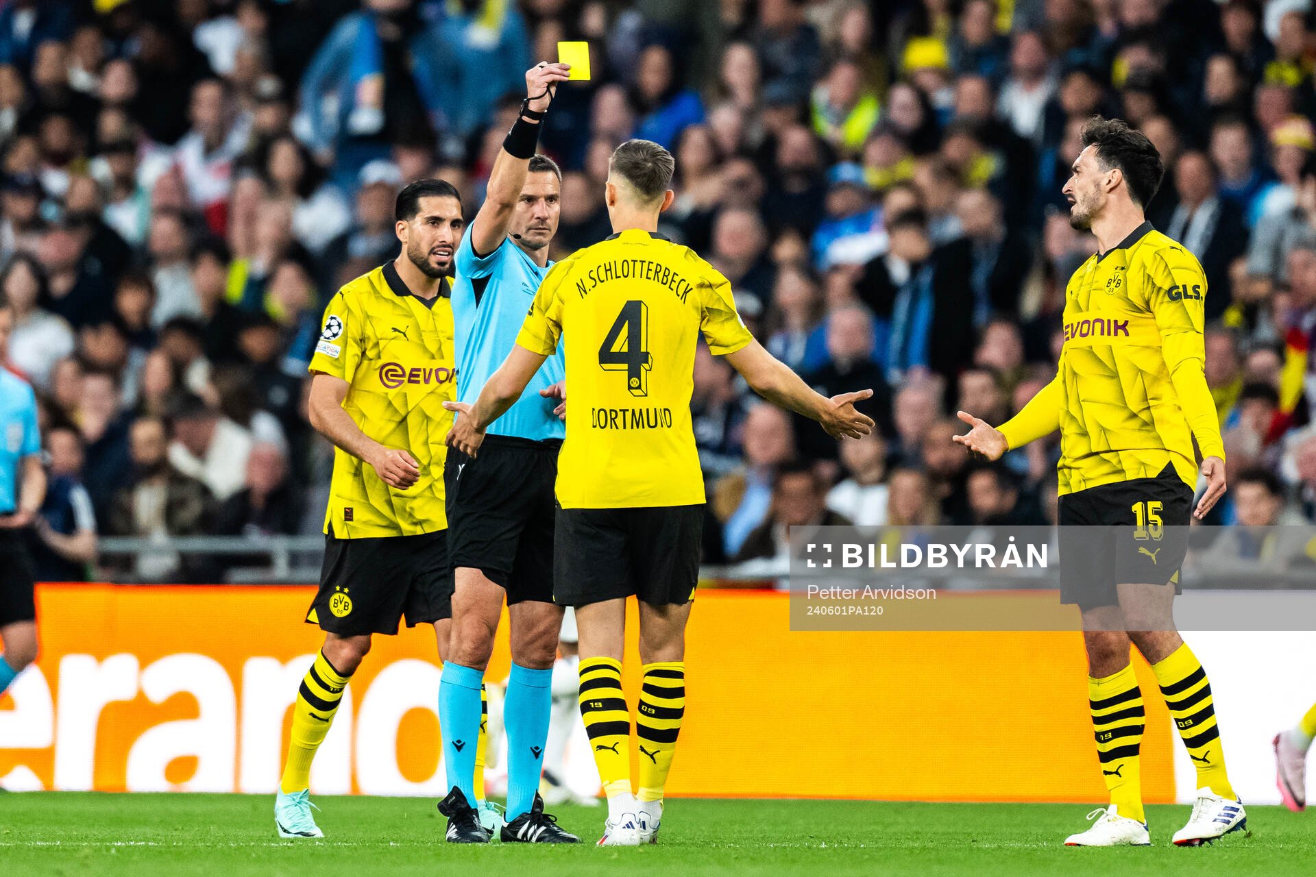 Nico Schlotterbeck of Dortmund receives a yellow card