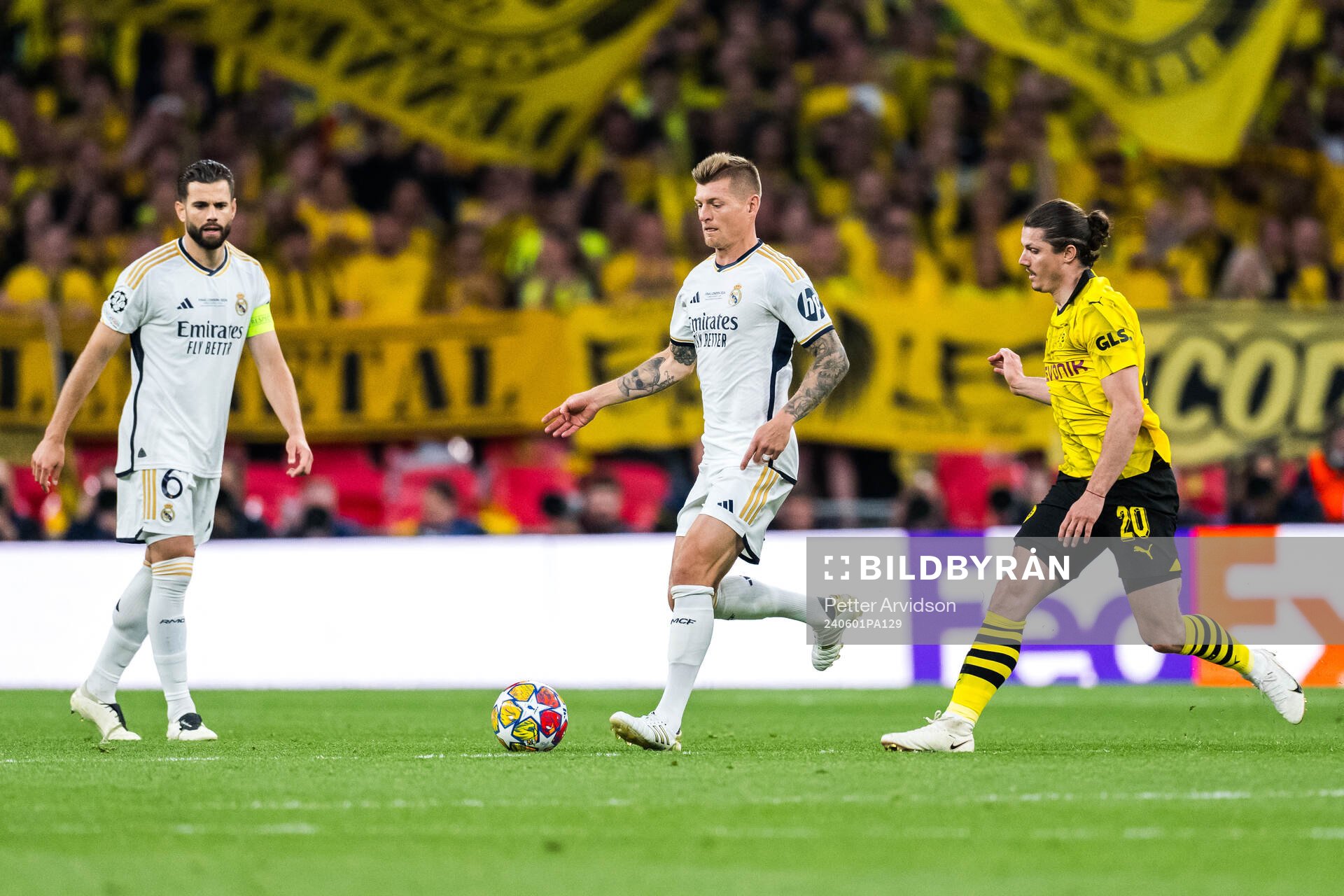 Toni Kroos of Real Madrid and Marcel Sabitzer of Dortmund