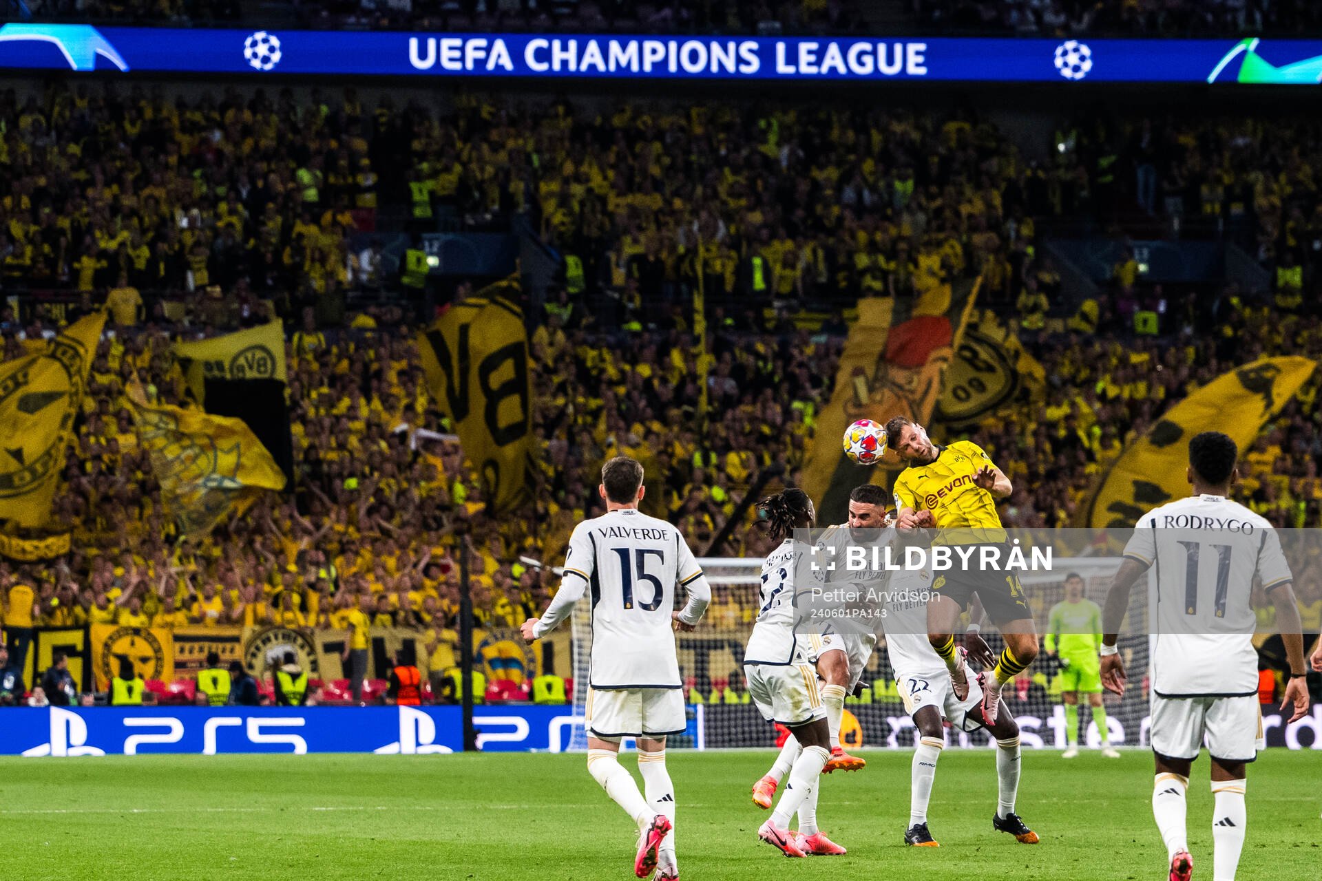 Dani Carvajal of Real Madrid and Niclas Fullkrug of Dortmund