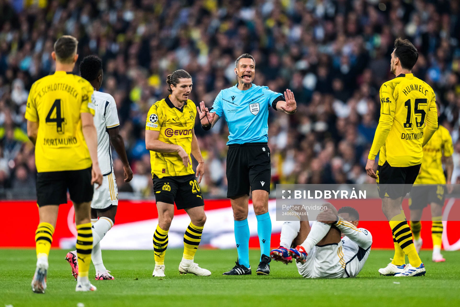 Referee Slavko Vinčić uring the UEFA Champions League
