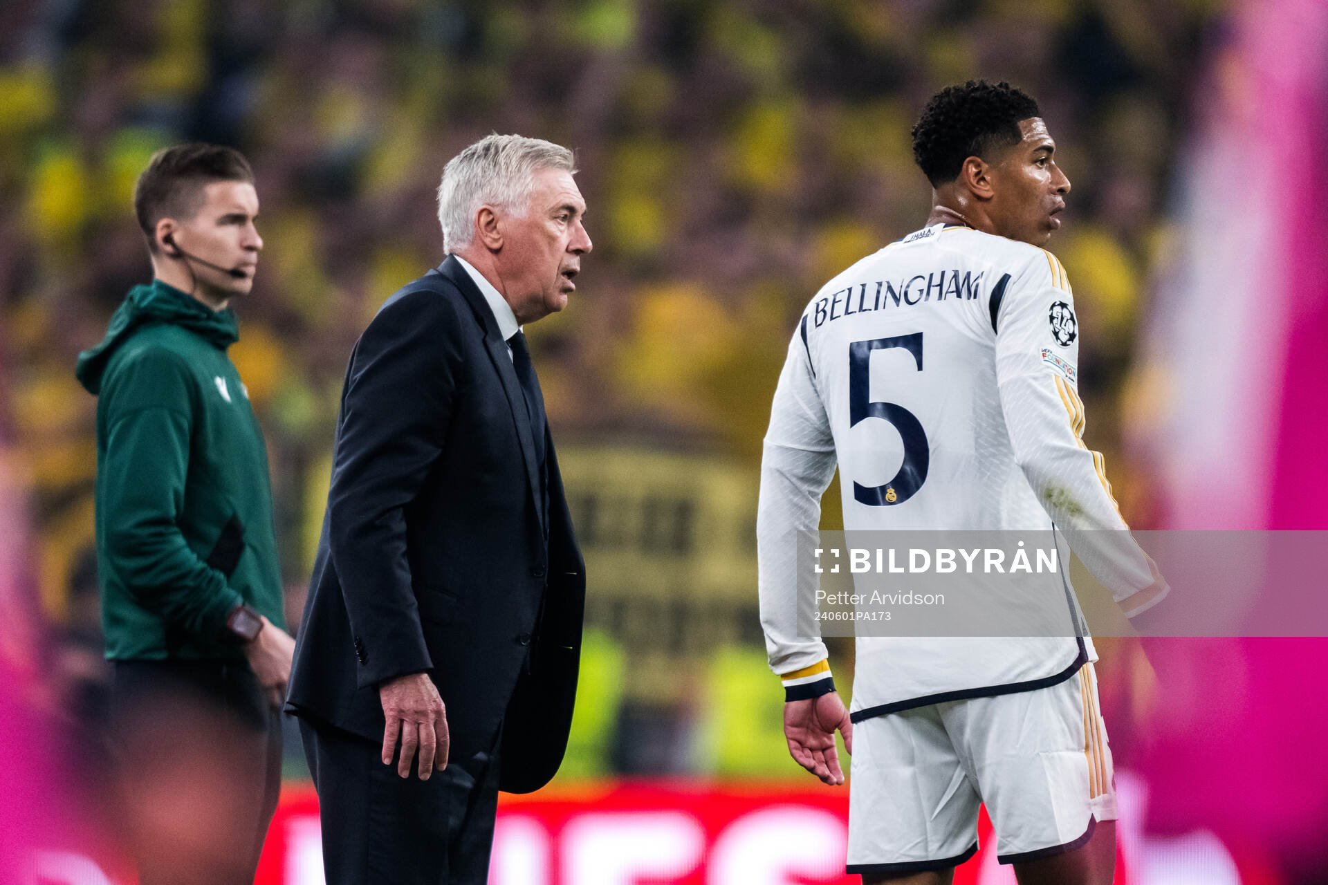 Head coach Carlo Ancelotti and Jude Bellingham of Real Madrid celebrating during the UEFA Champions League final between Dortmund and Real Madrid on June 1, 2024 in London.