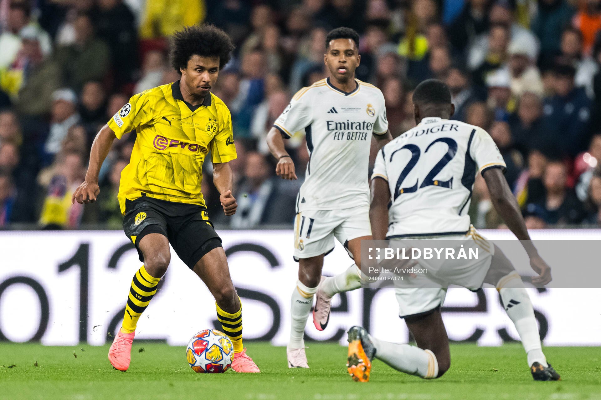 Ian Maatsen of Dortmund