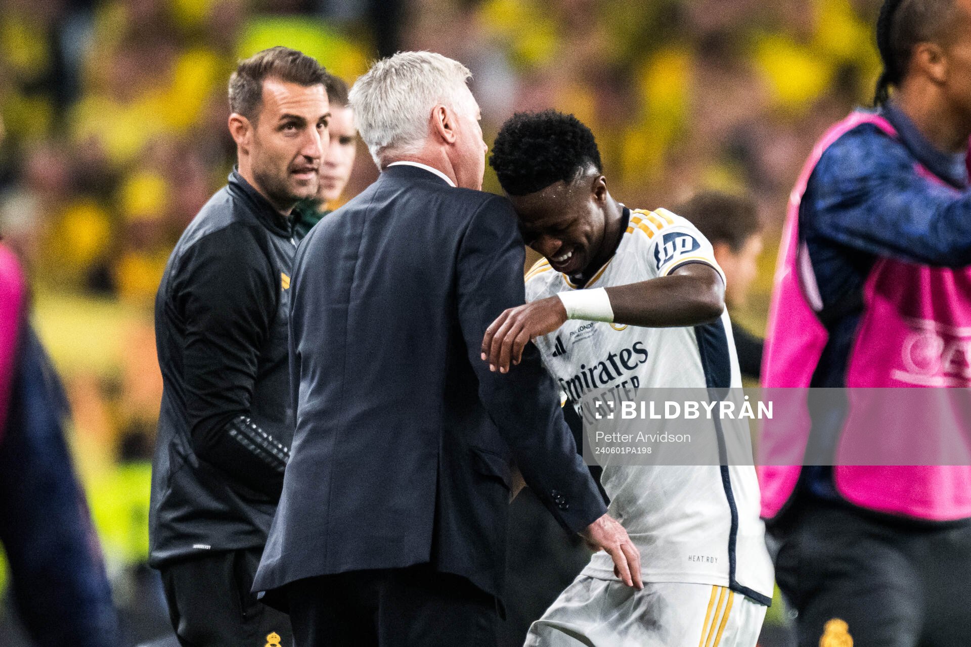 Vinicius Junior of Real Madrid celebrate with Head coach Carlo Ancelotti after scoring the 0-2 goal during the UEFA Champions League final between Dortmund and Real Madrid on June 1, 2024 in London.