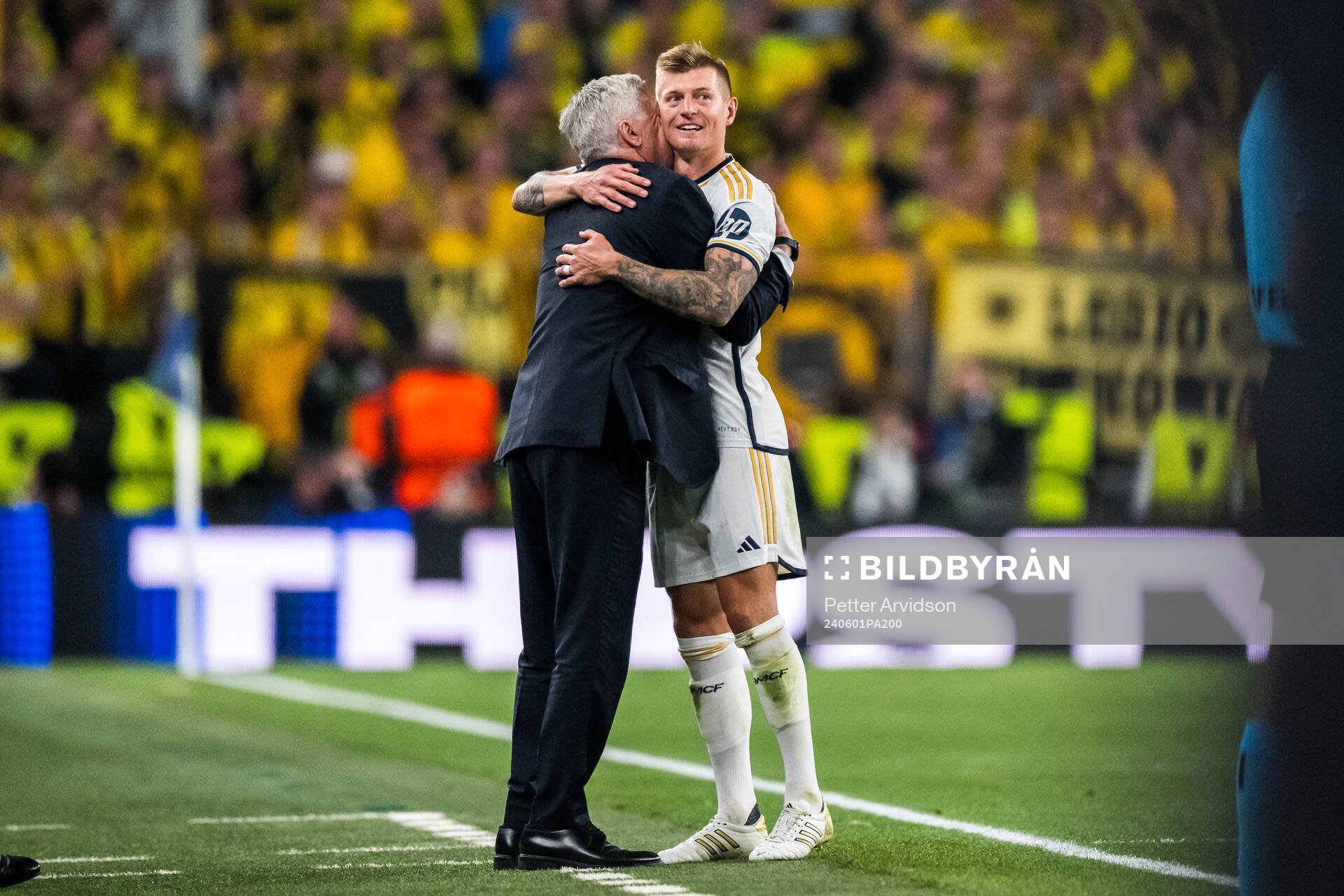 Toni Kroos and Head coach Carlo Ancelotti of Real Madrid