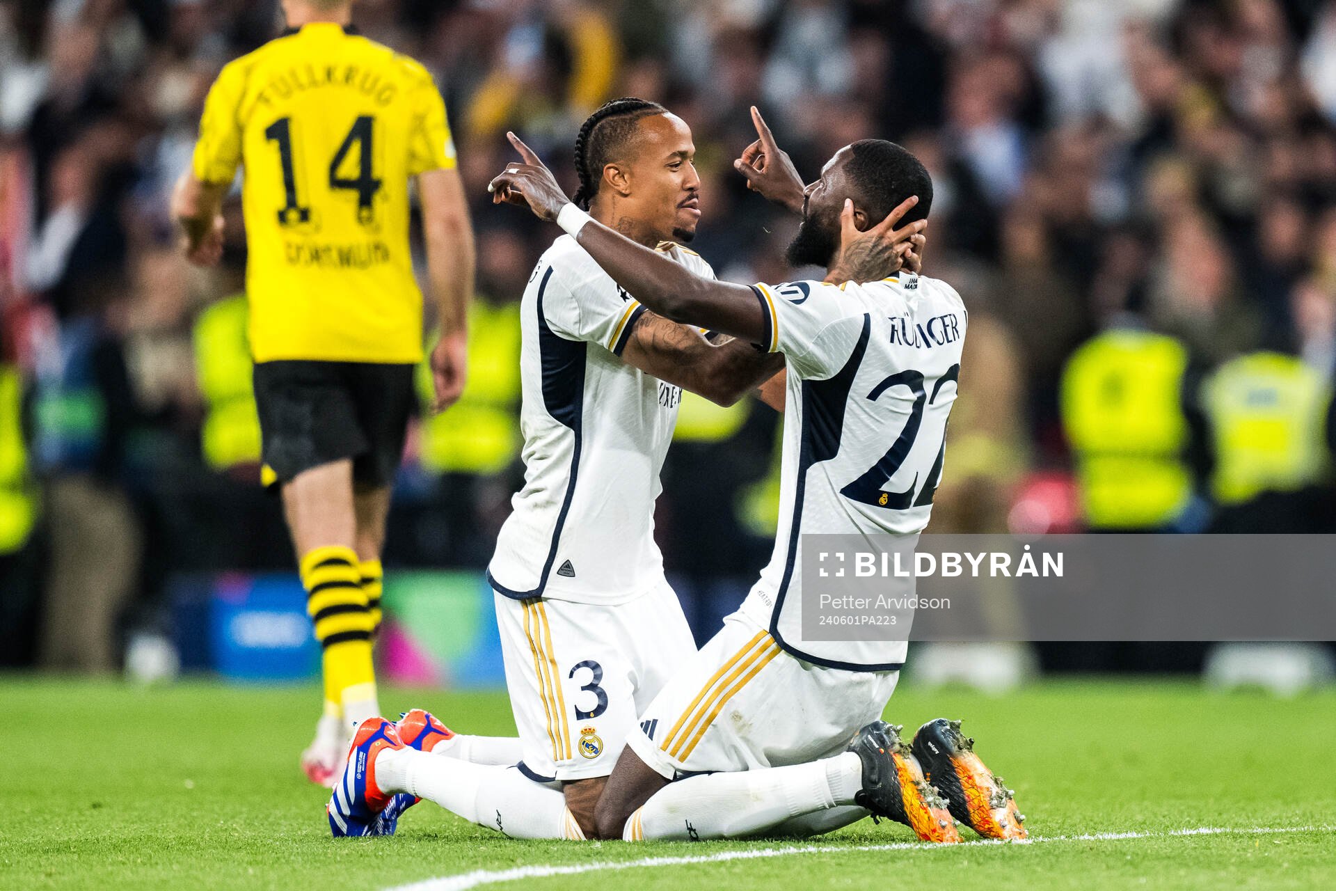 Eder Militao and Antonio Rudiger of Real Madrid celebrate