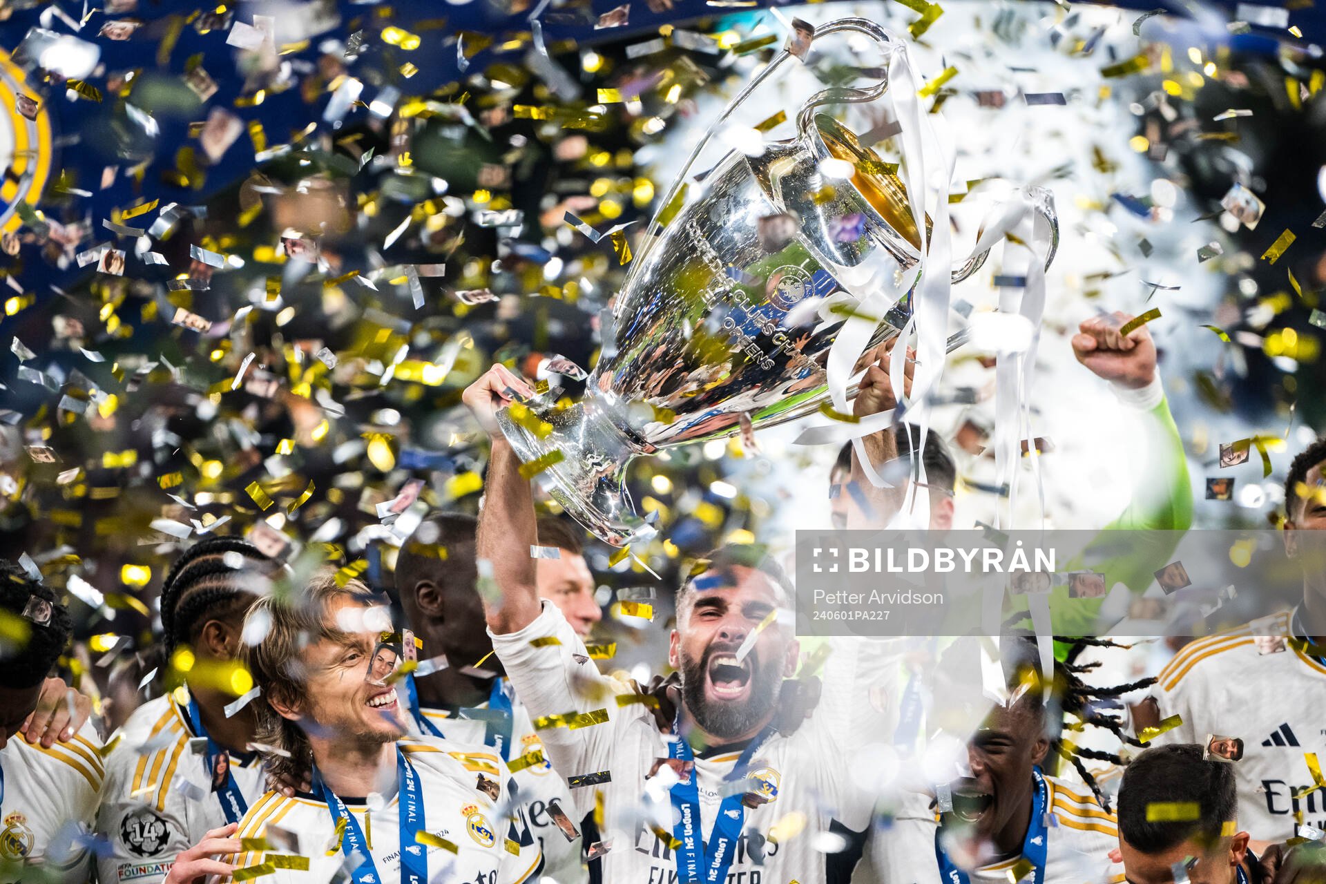 Dani Carvajal of Real Madrid lifts the trophy and celebrate