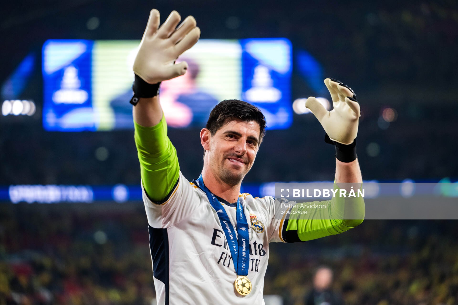Goalkeeper Thibaut Courtois of Real Madrid celebrares