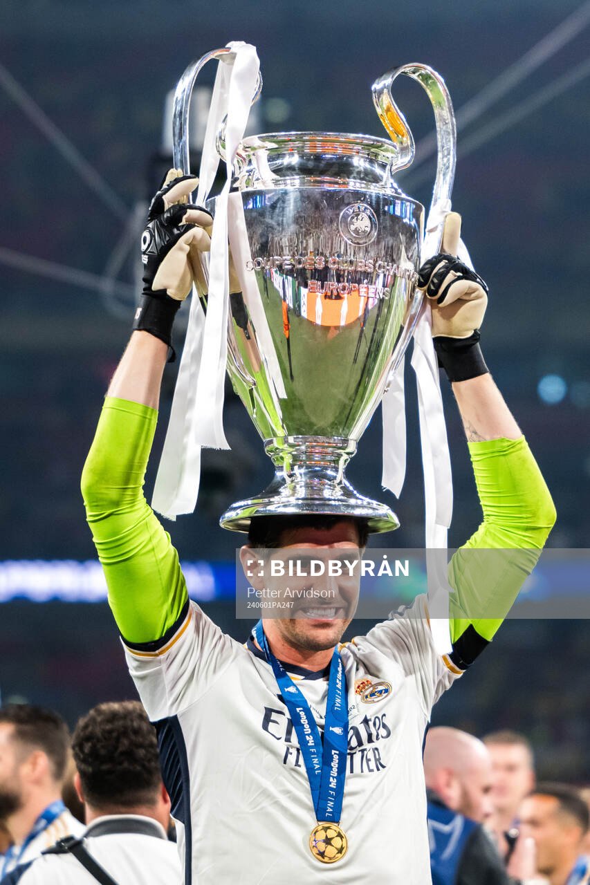 Thibaut Courtois of Real Madrid celebrates
