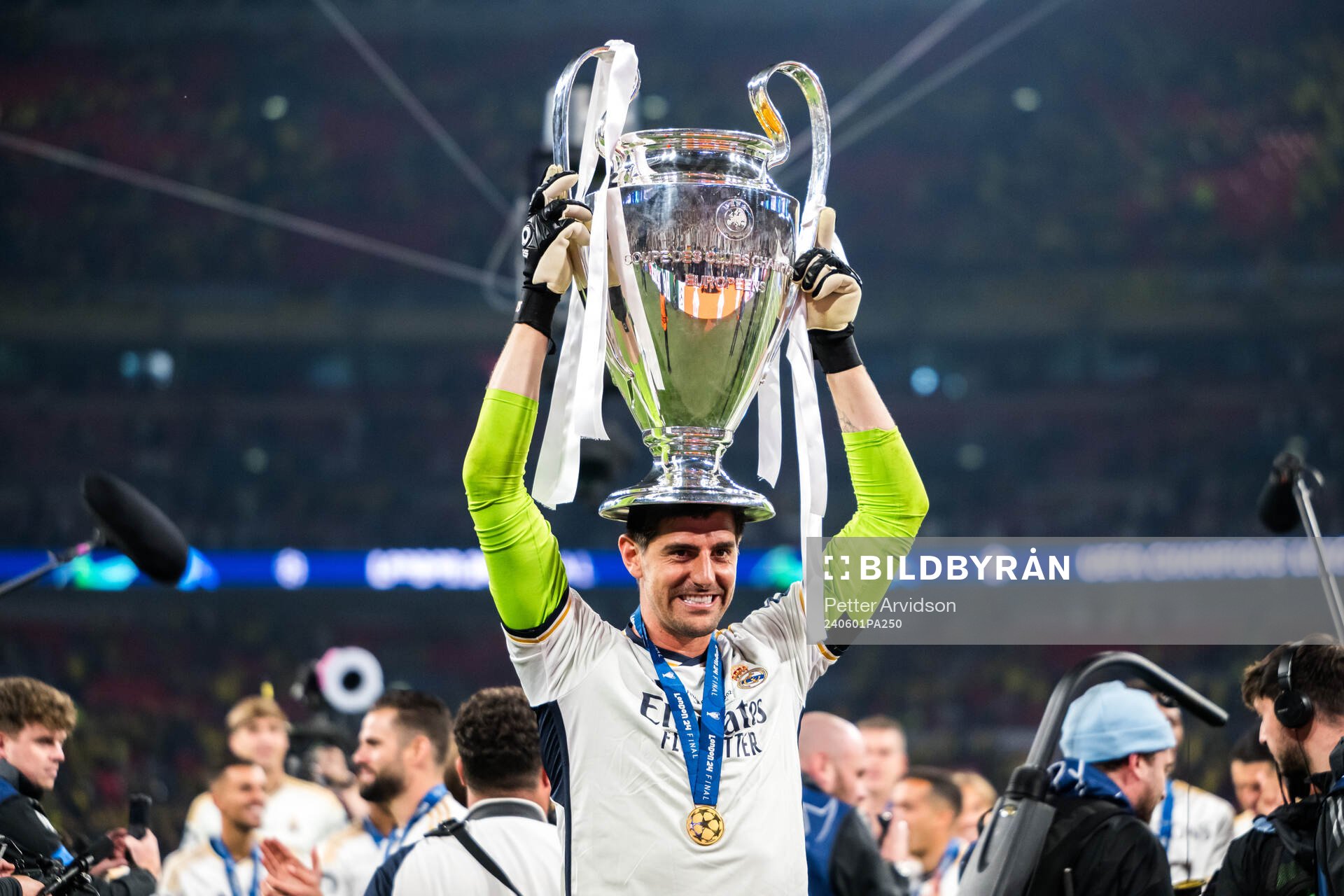 Thibaut Courtois of Real Madrid celebrates