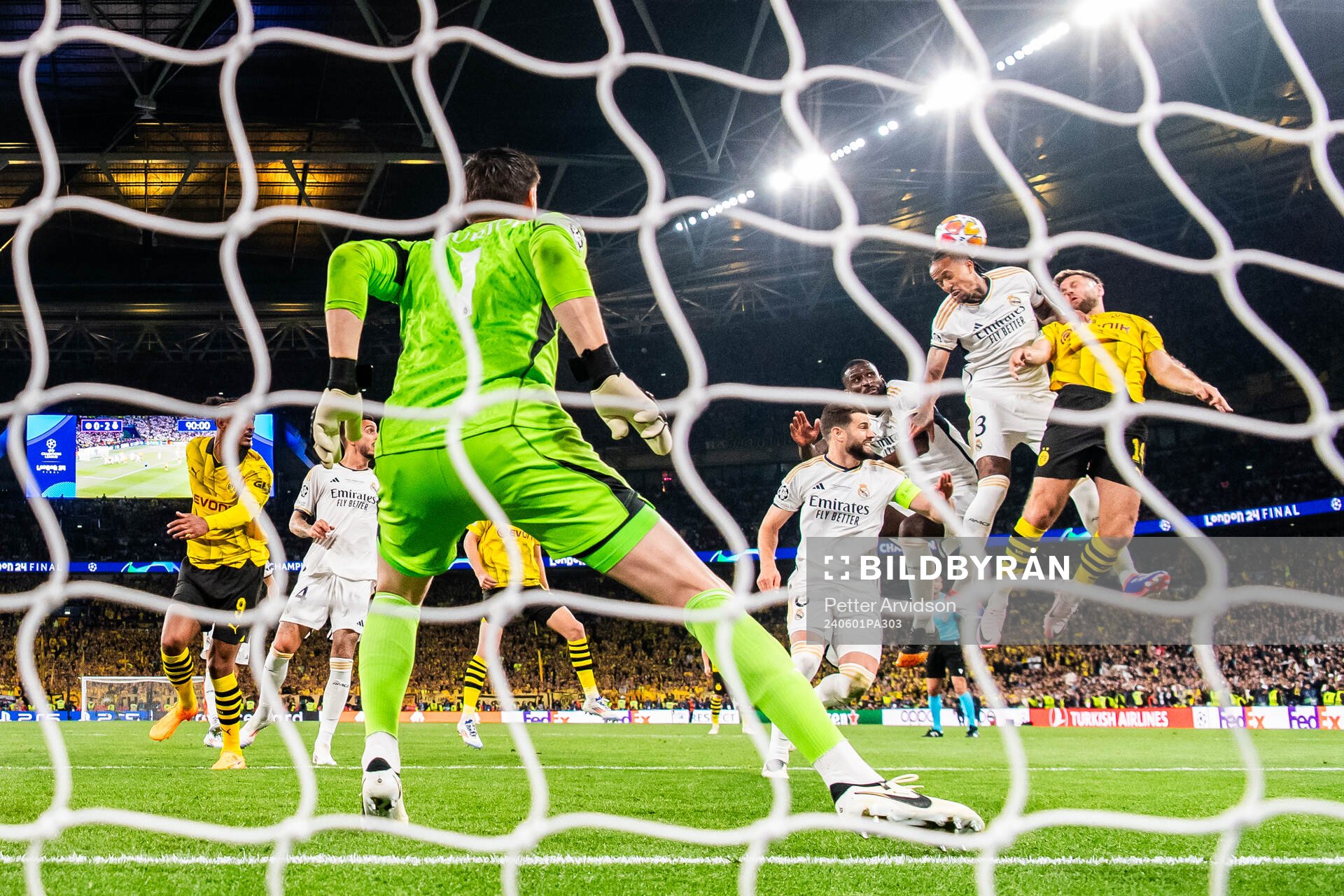 Niclas Fullkrug of Dortmund against goalkeeper Thibaut