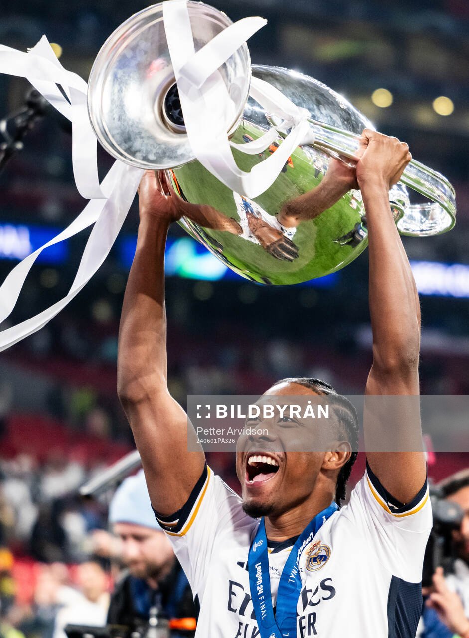 David Alaba of Real Madrid celebrates with the trophy