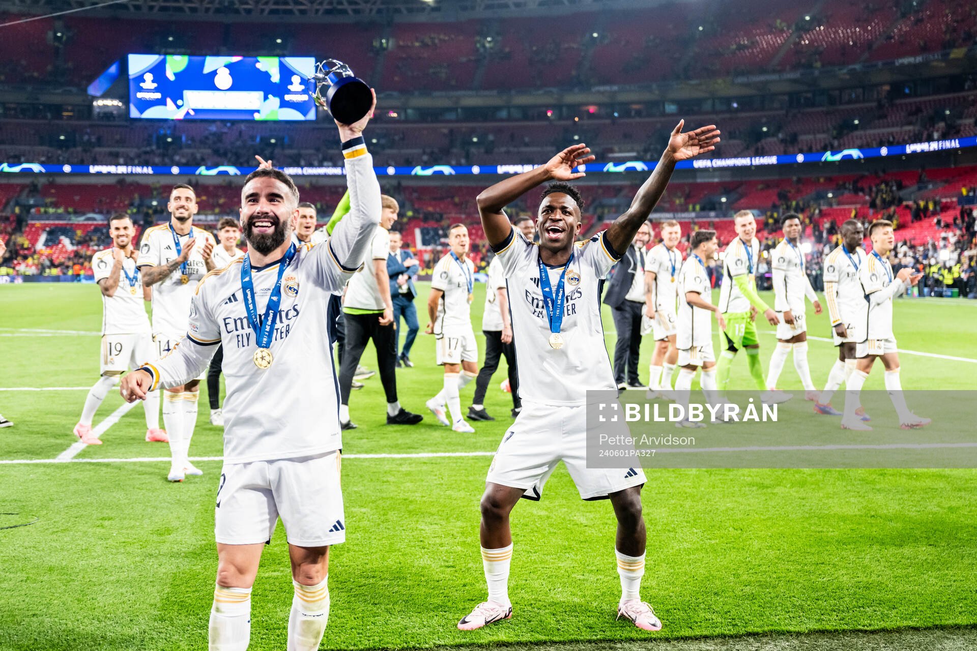 Dani Carvajal and Vinicius Junior of Real Madrid celebrate