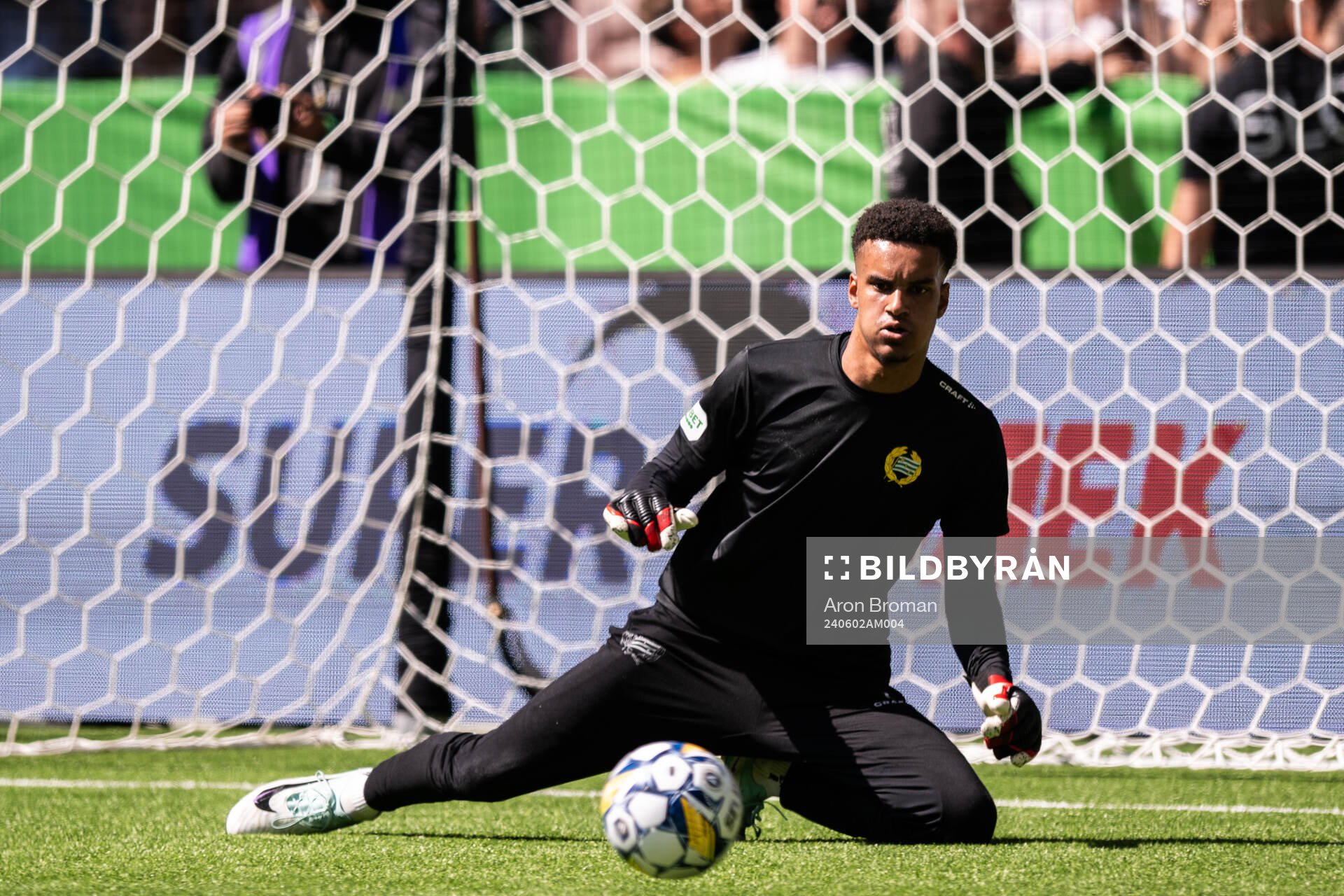Hammarbys målvakt Oliver Dovin