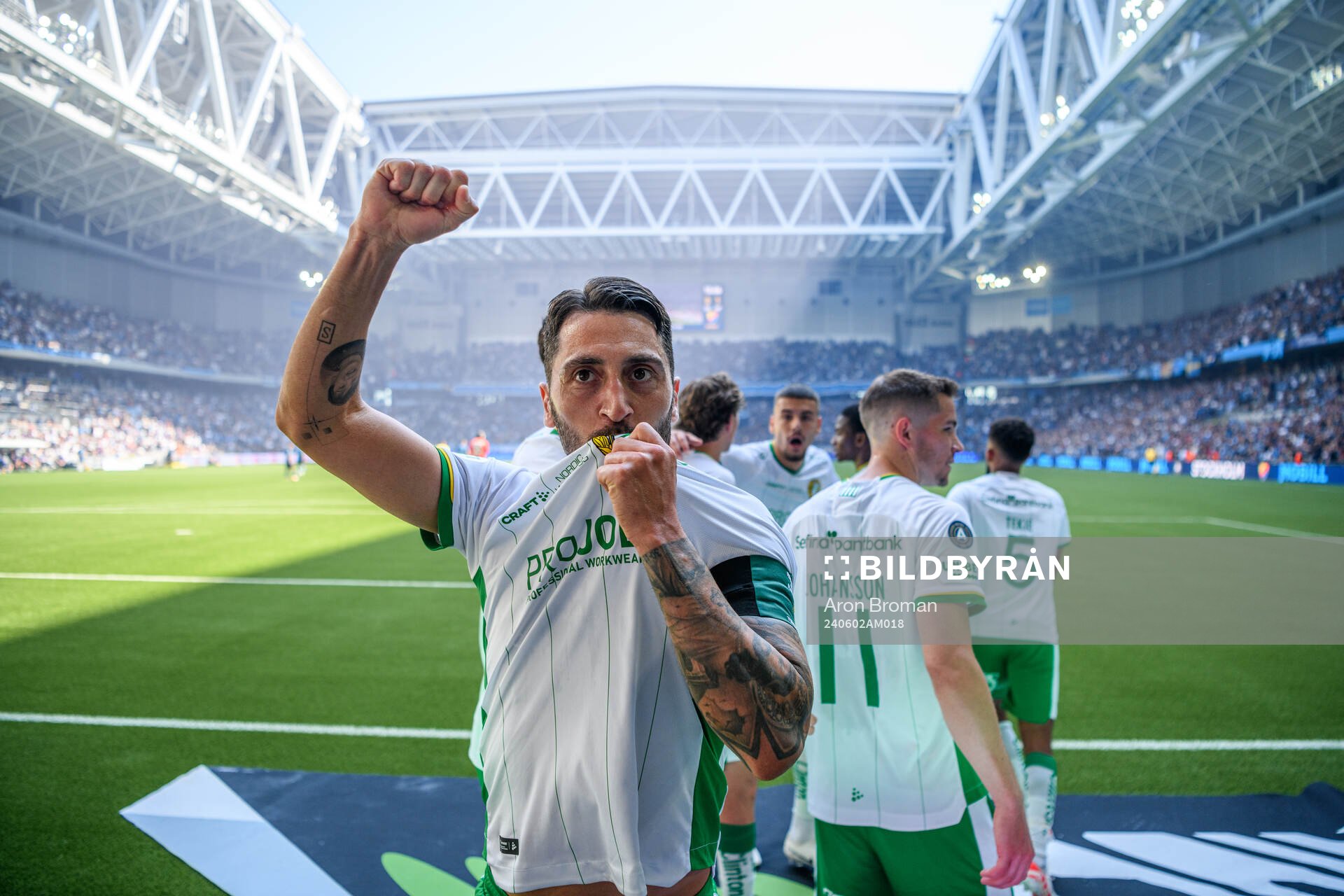 Hammarbys Nahir Besara jublar