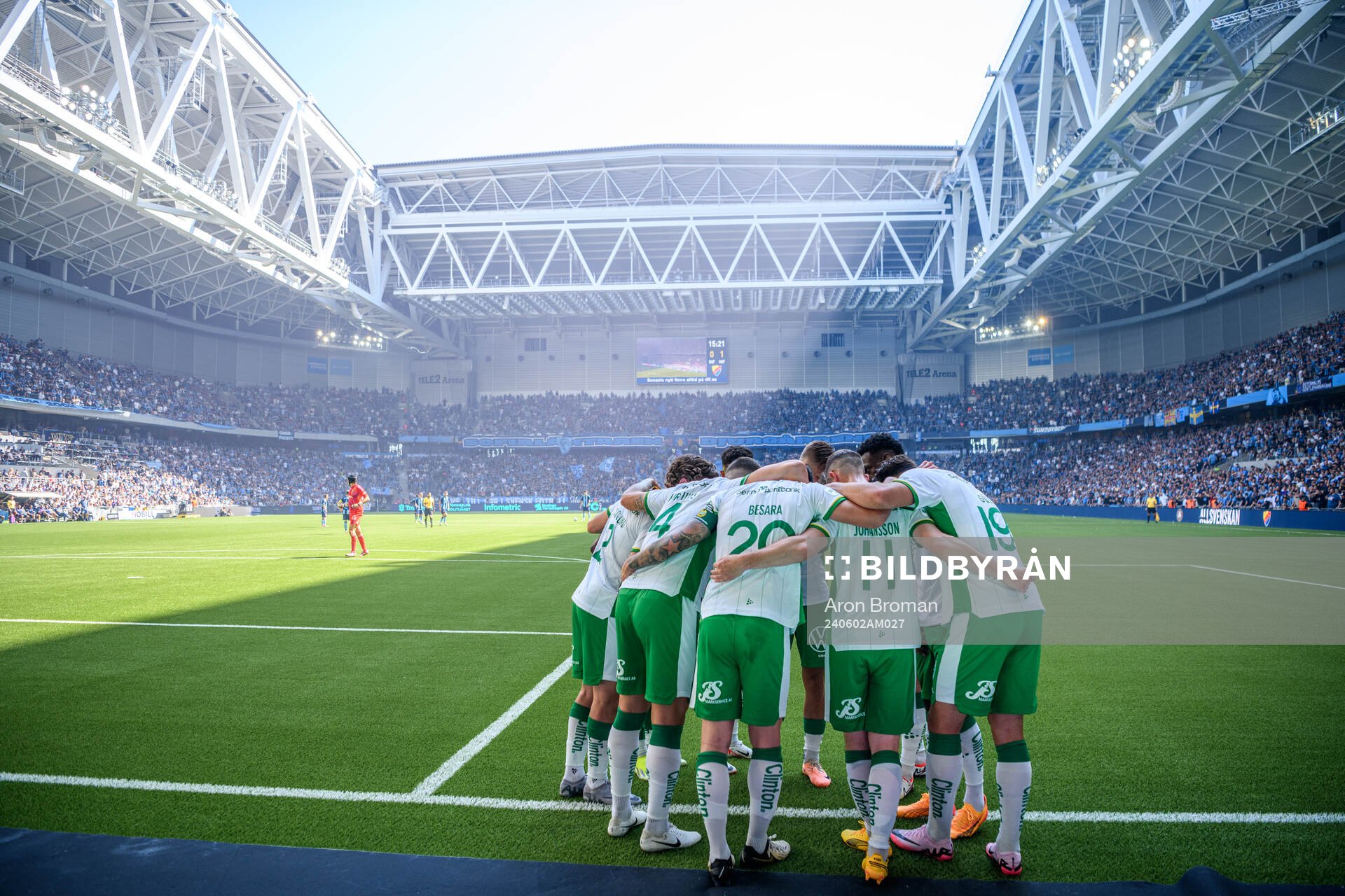 Hammarbys Nahir Besara jublar med lagkamrater