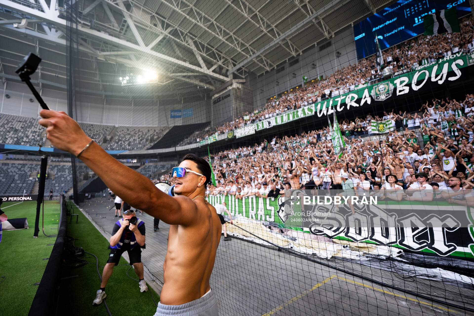 Hammarbys Jusef Erabi jublar efter fotbollsmatchen i Allsvenskan mellan Djurgården och Hammarby den 2 juni 2024 i Stockholm. 