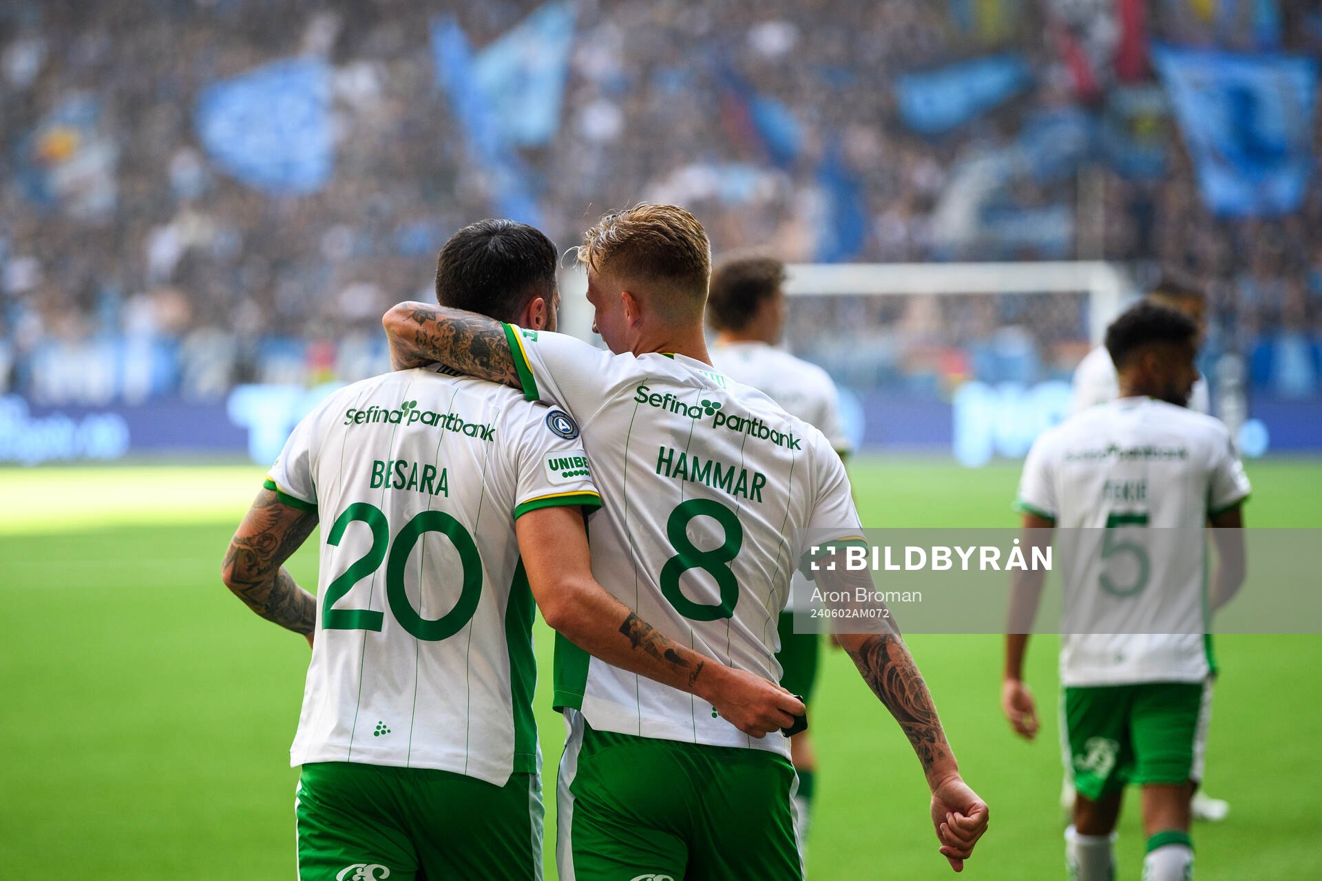Hammarbys Nahir Besara och Fredrik Hammar jublar