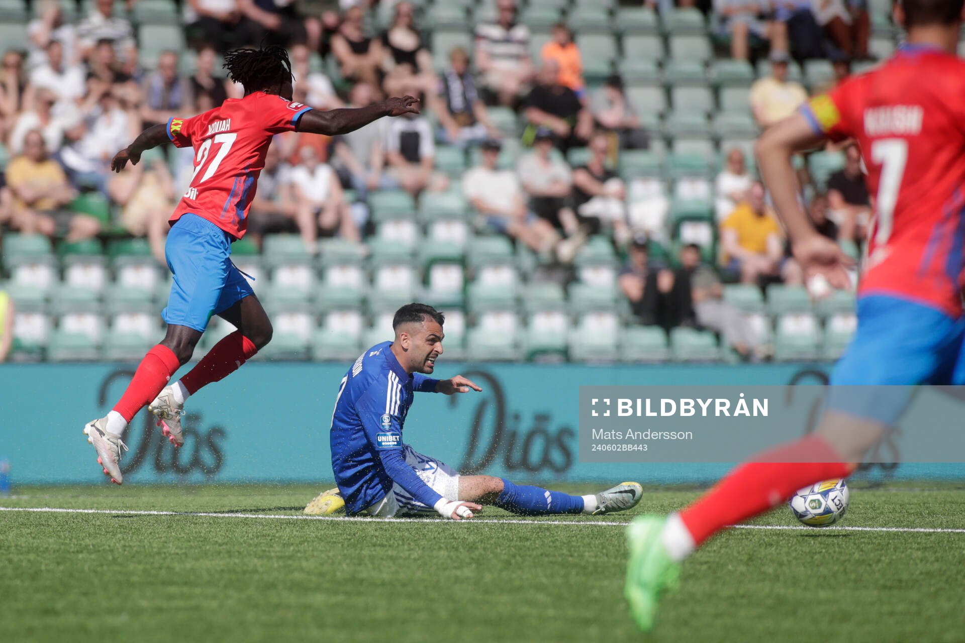 GIF Sundsvalls Marc Manchon och Helsingborgs Benjamin Acquah