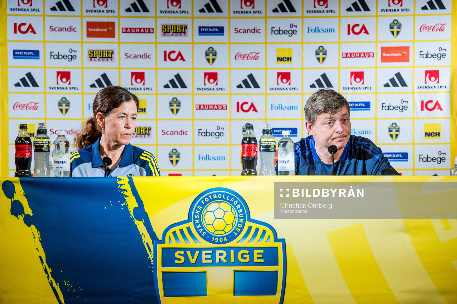 Media officer Petra Thorén and Head coach Jon Dahl
