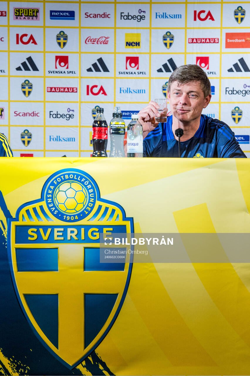 Head coach Jon Dahl Tomasson of the Swedish national