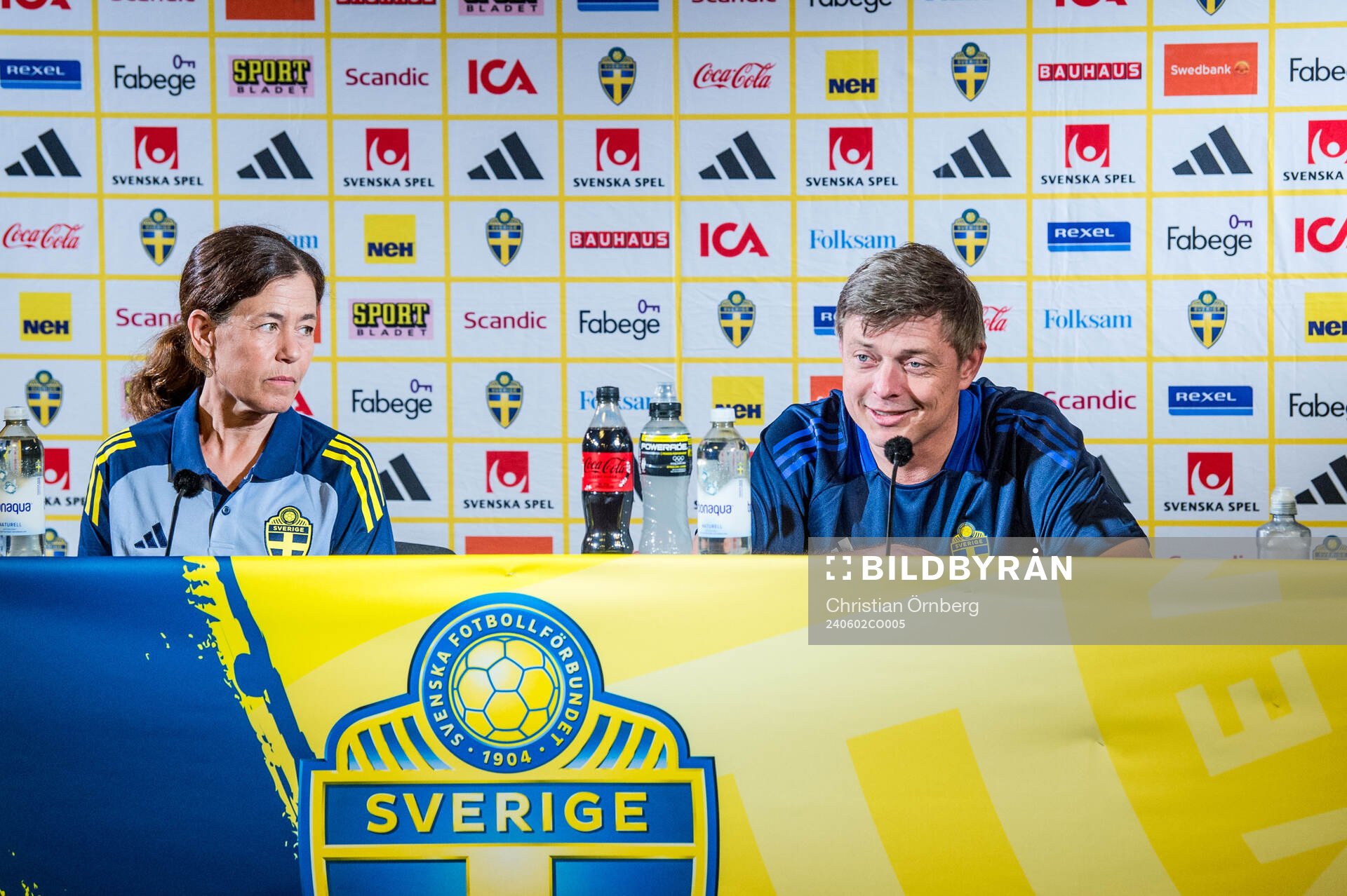 Media officer Petra Thorén and Head coach Jon Dahl