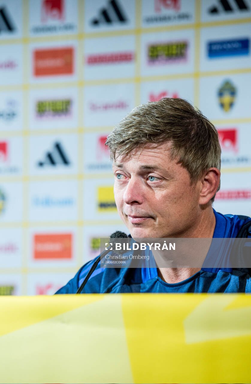 Head coach Jon Dahl Tomasson of the Swedish national