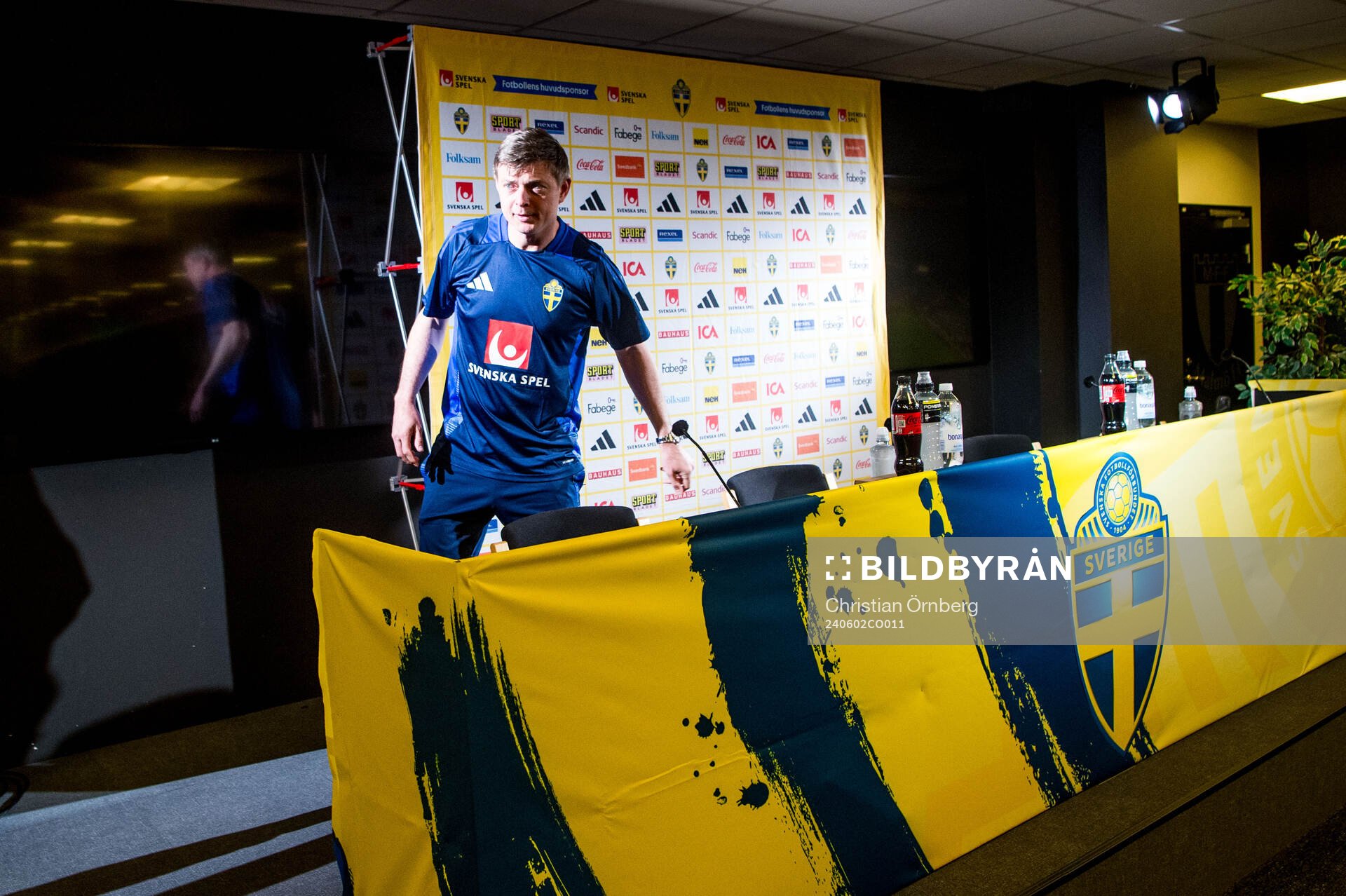 Head coach Jon Dahl Tomasson of the Swedish national