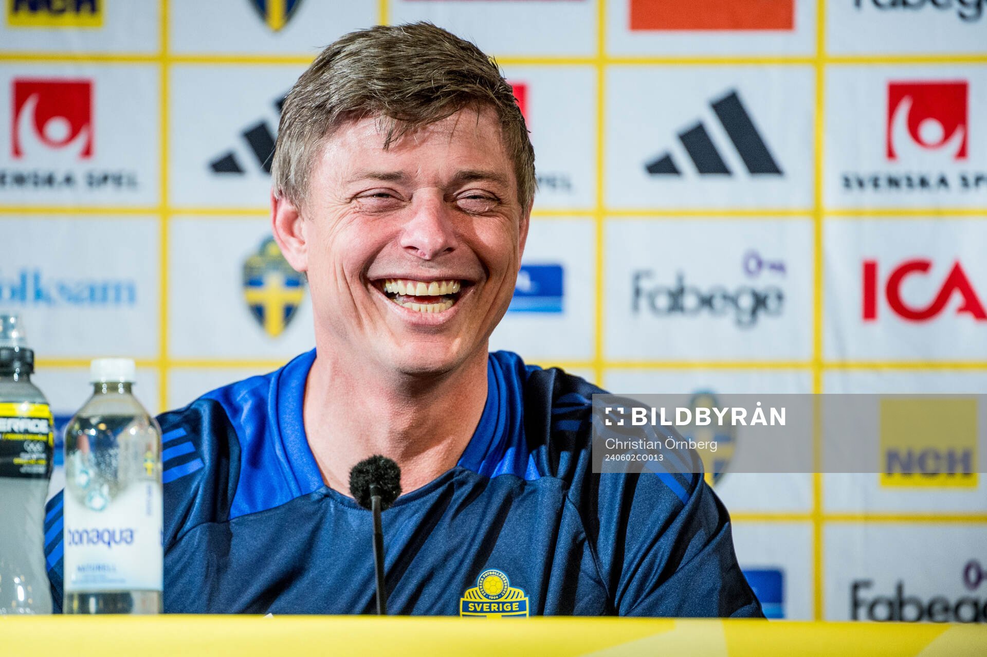 Head coach Jon Dahl Tomasson of the Swedish national