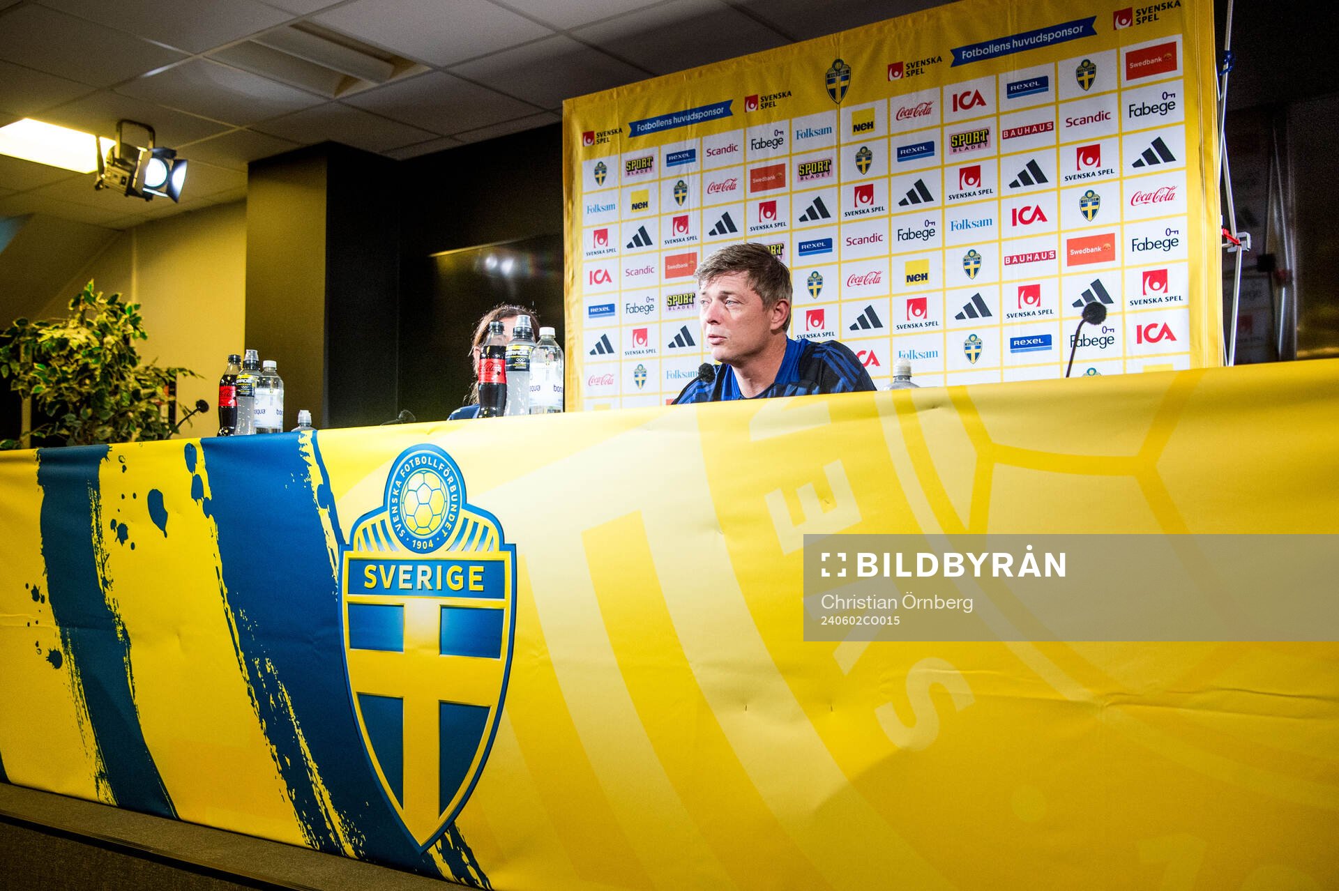 Head coach Jon Dahl Tomasson of the Swedish national
