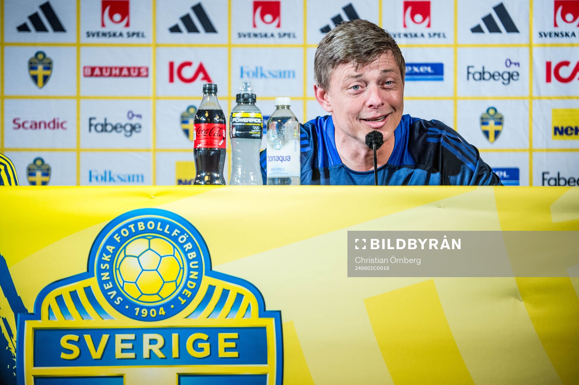Head coach Jon Dahl Tomasson of the Swedish national