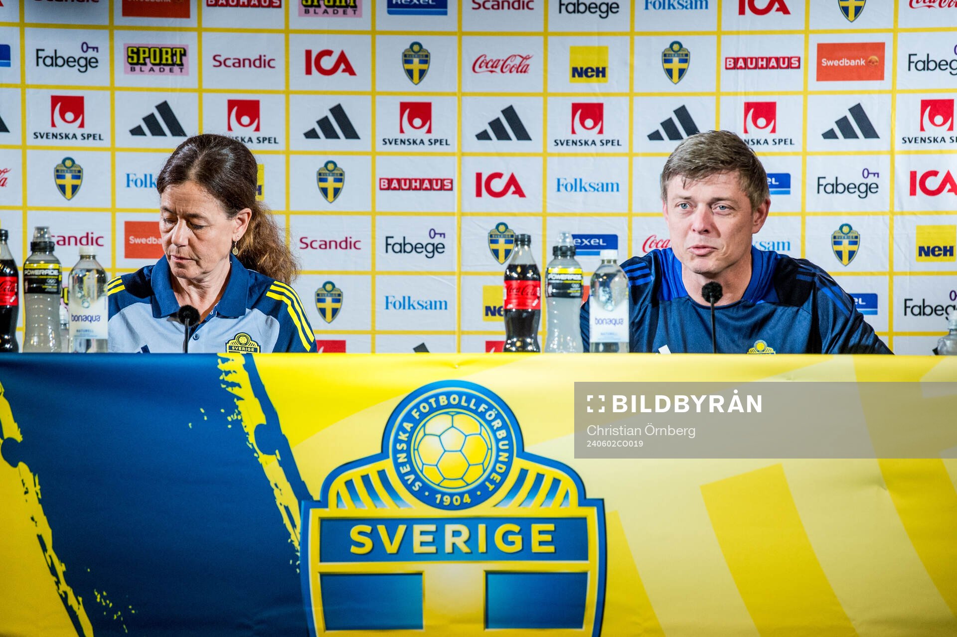 Media officer Petra Thorén and Head coach Jon Dahl