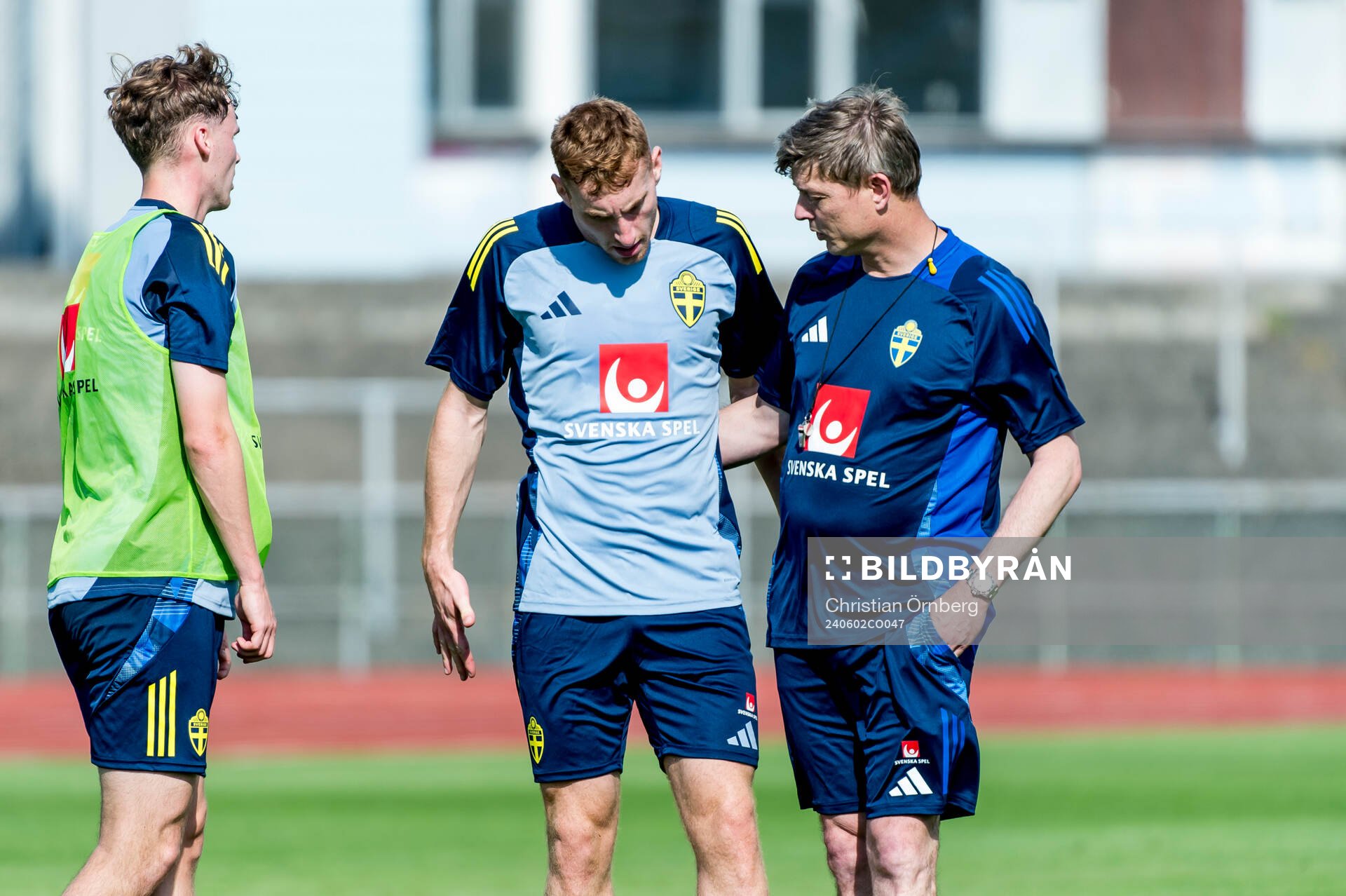 Dejan Kulusevski and Head coach Jon Dahl Tomasson of Sweden