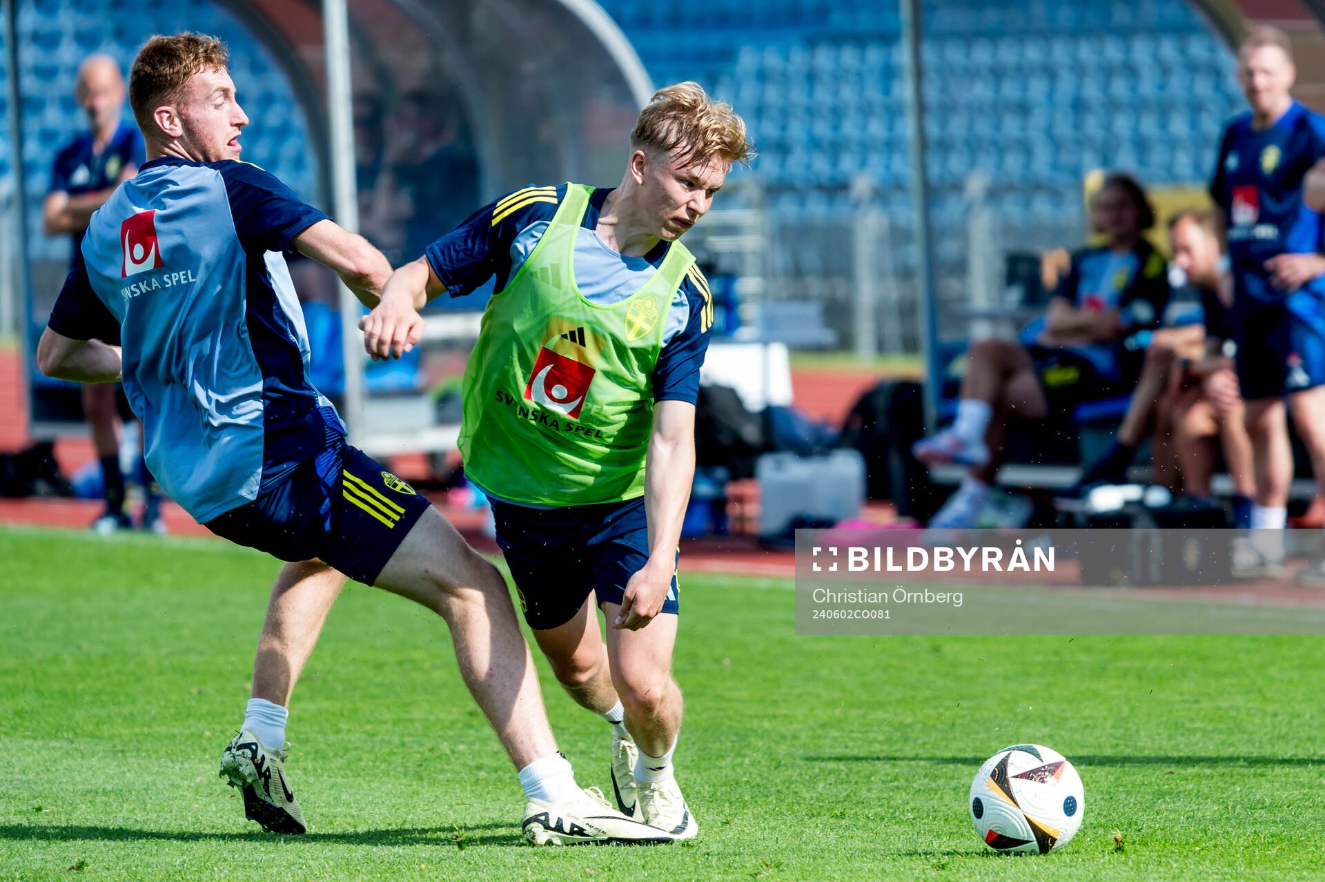 Dejan Kulusevski and Daniel Svensson of Sweden