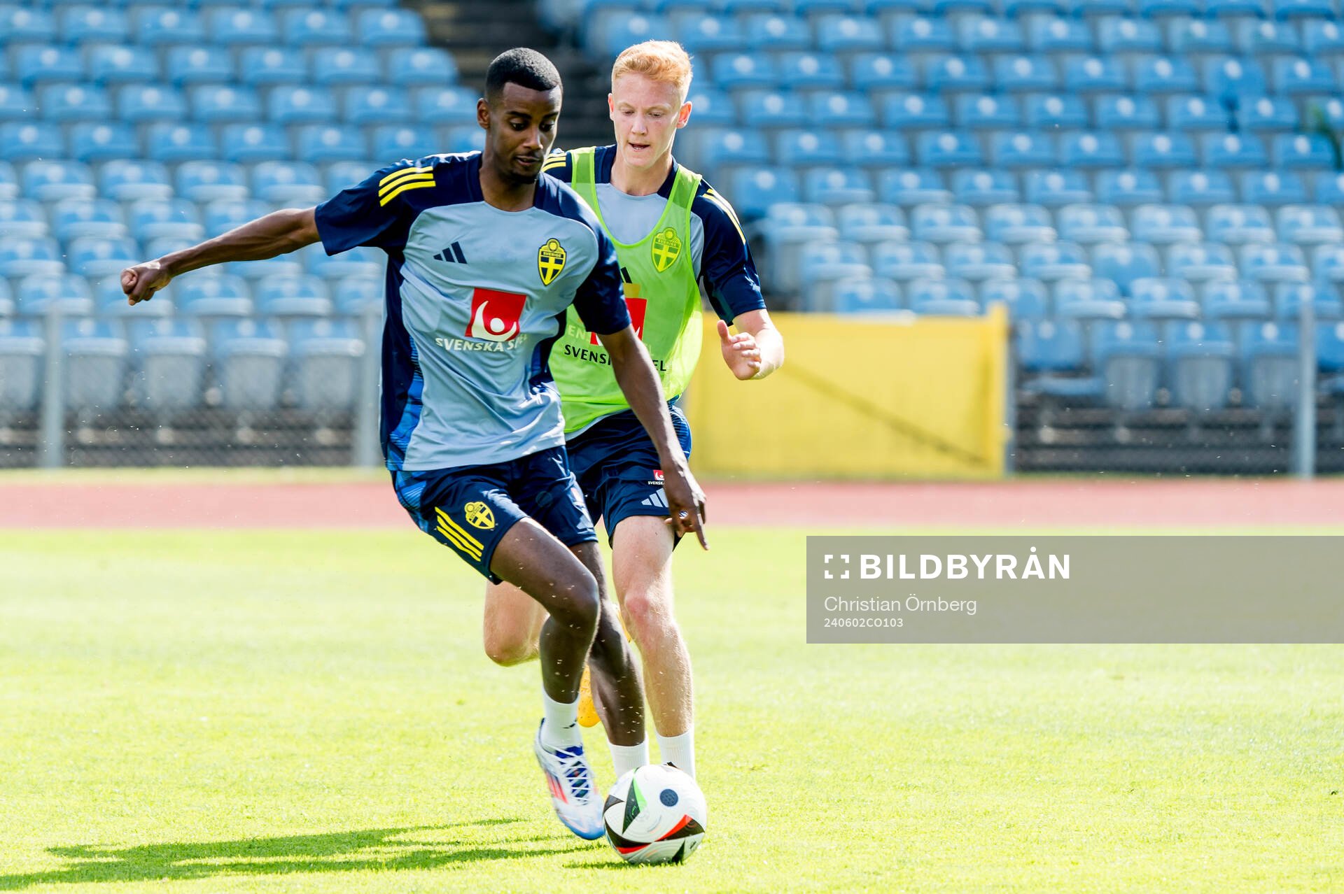 Alexander Isak and Hugo Larsson of Sweden