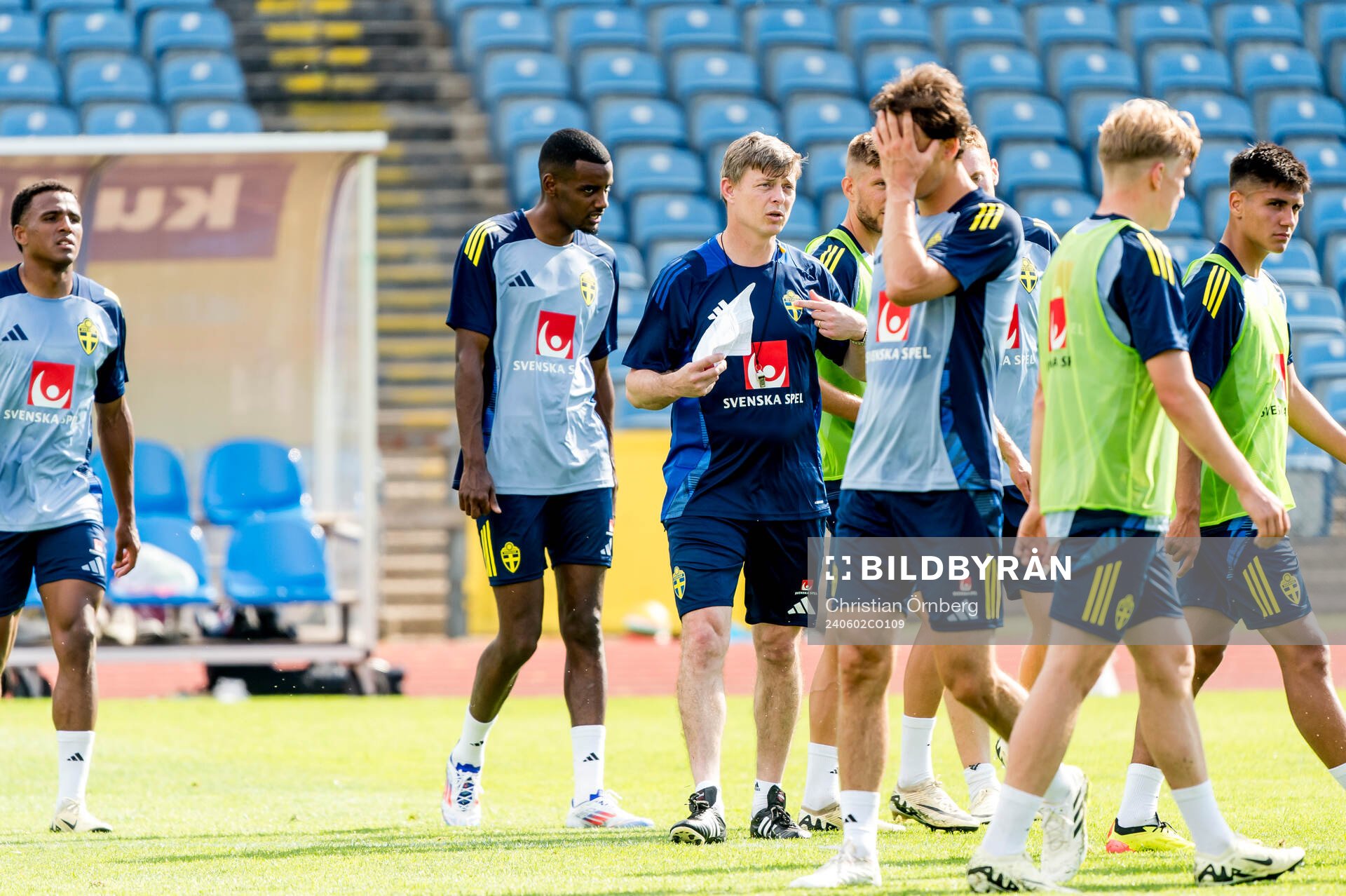 Head coach Jon Dahl Tomasson of Sweden