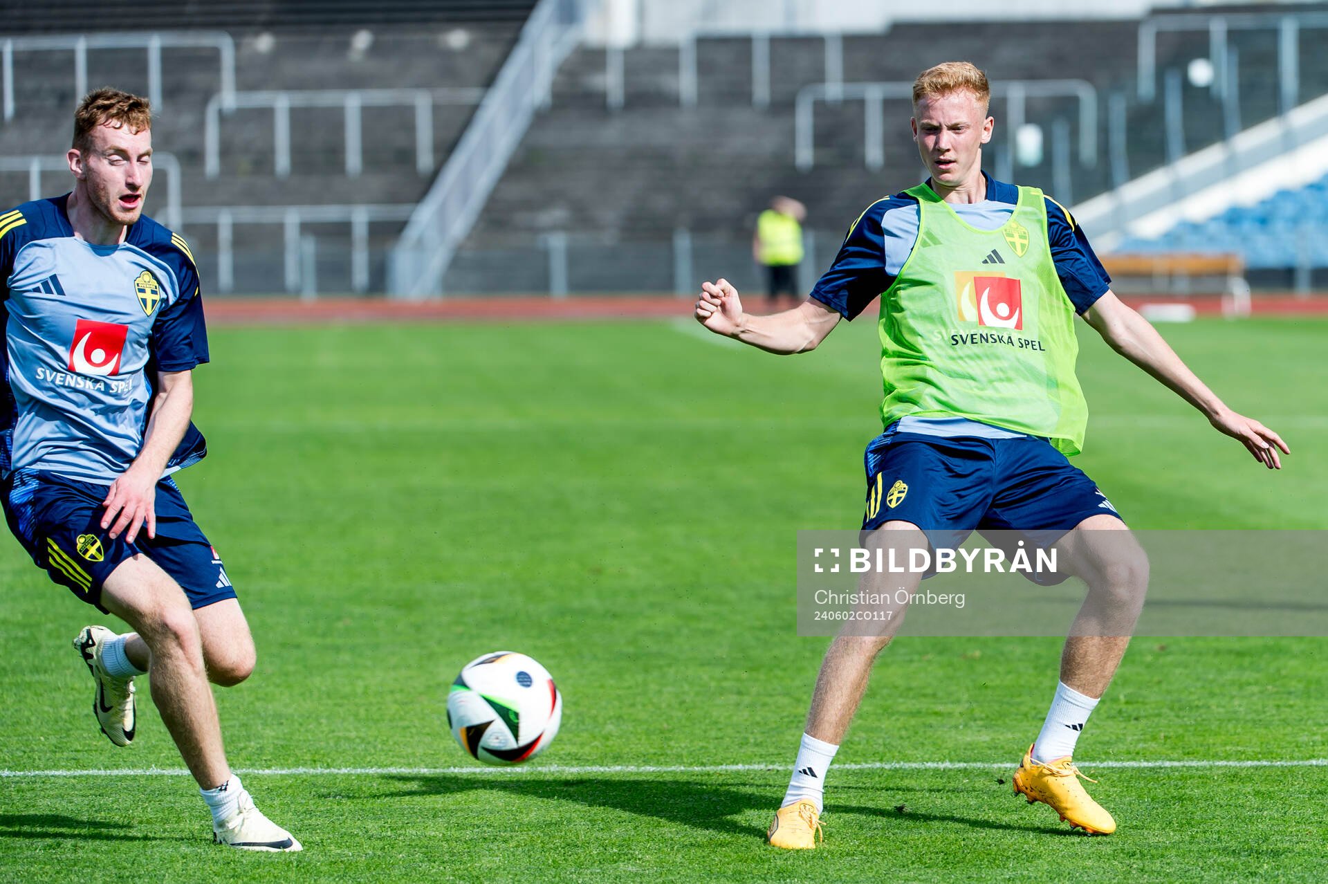 Dejan Kulusevski and Hugo Larsson of Sweden