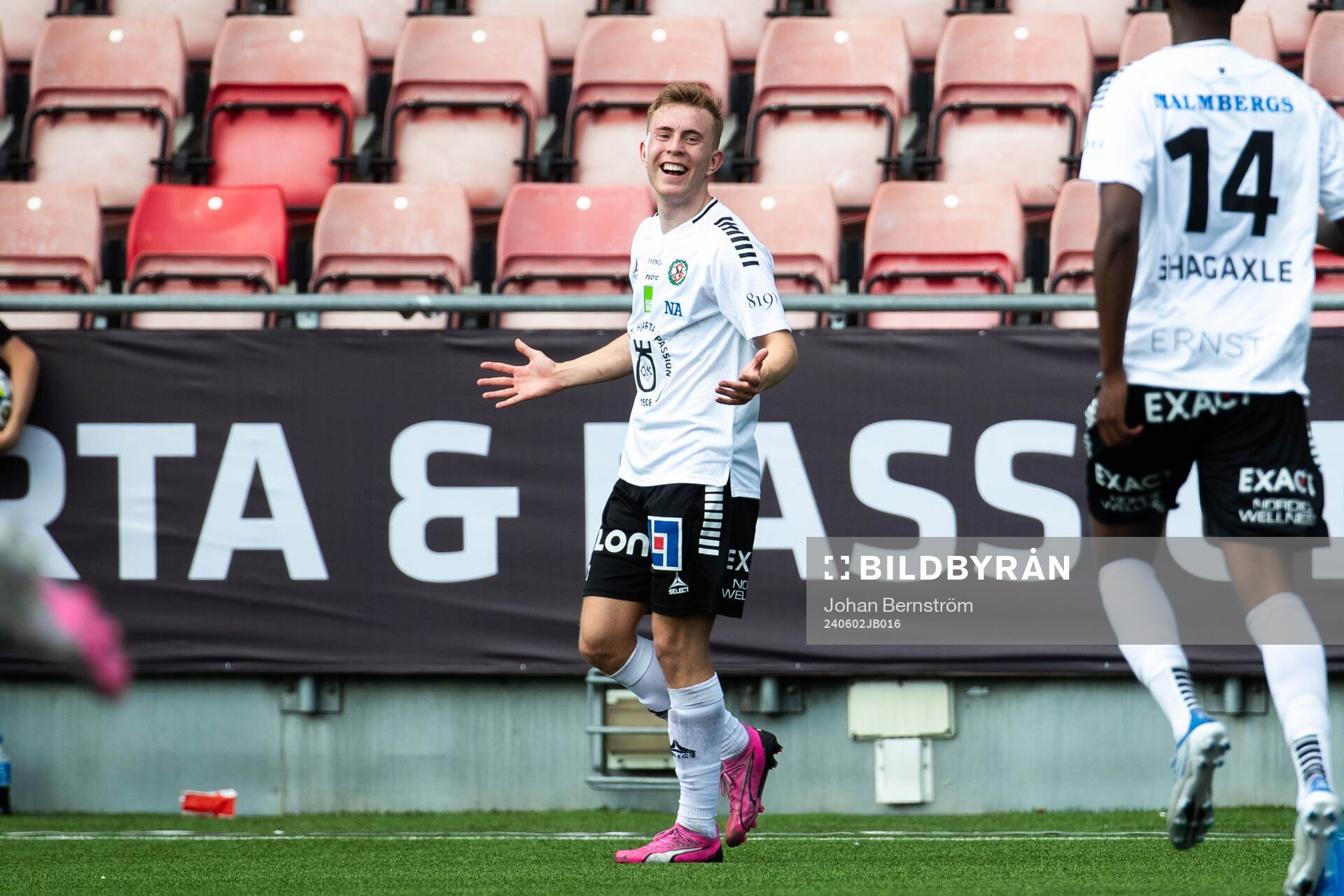 Örebros Valgeir Valgeirsson jublar
