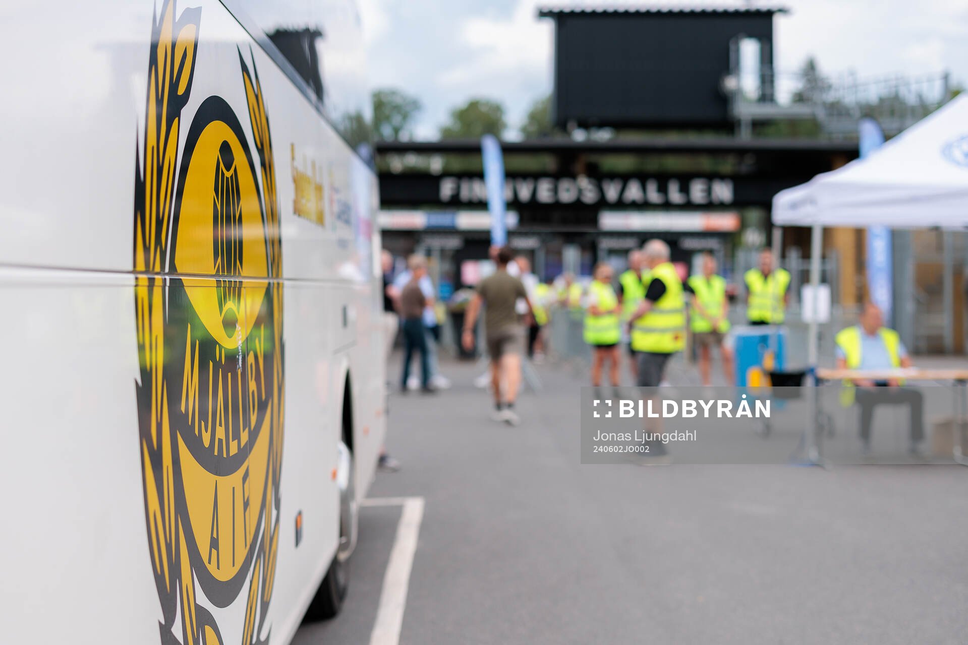 Mjällbys buss utanför Finnvedsvallen