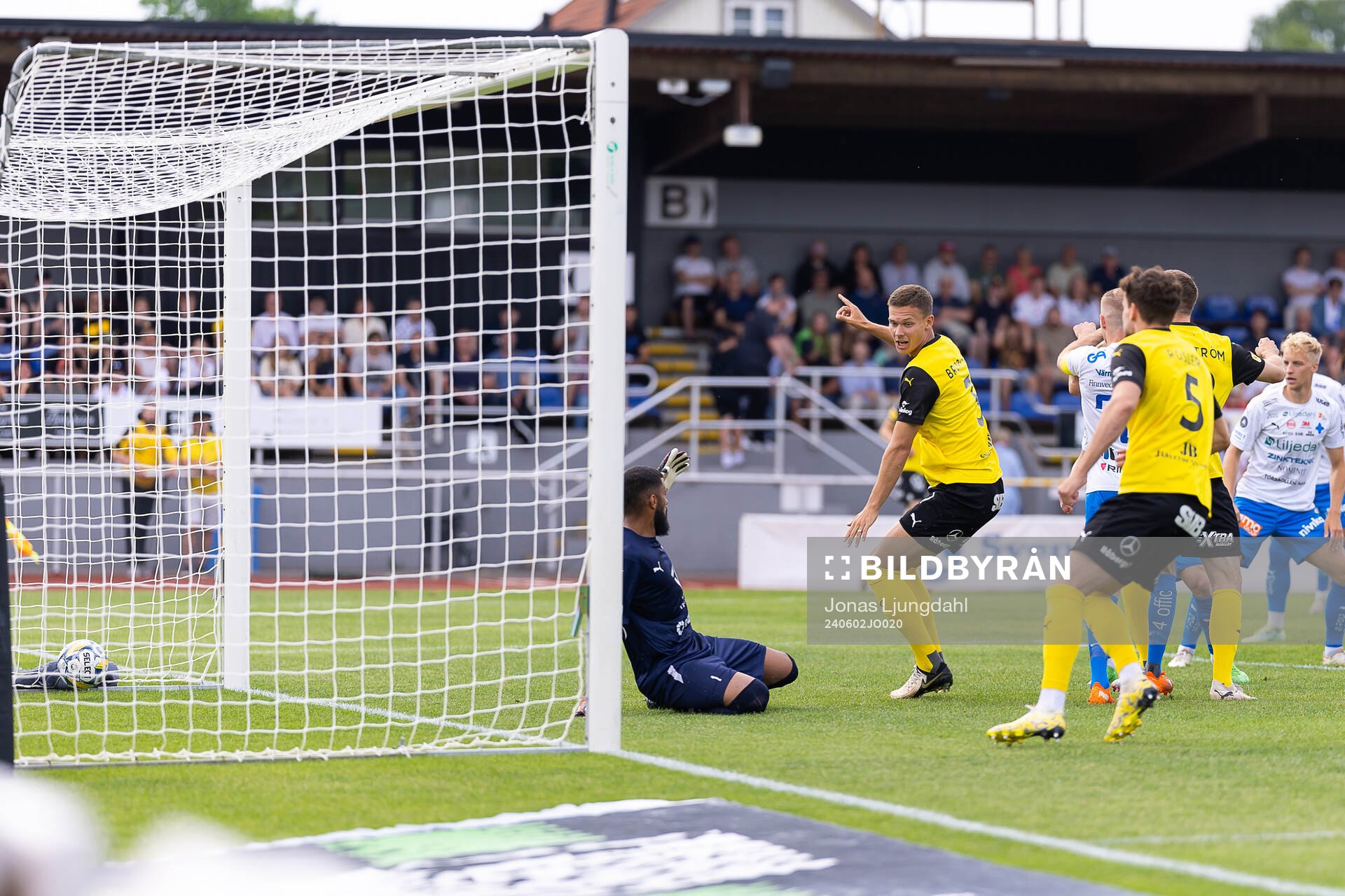 Mjällbys Arvid Brorsson gör mål 0-1