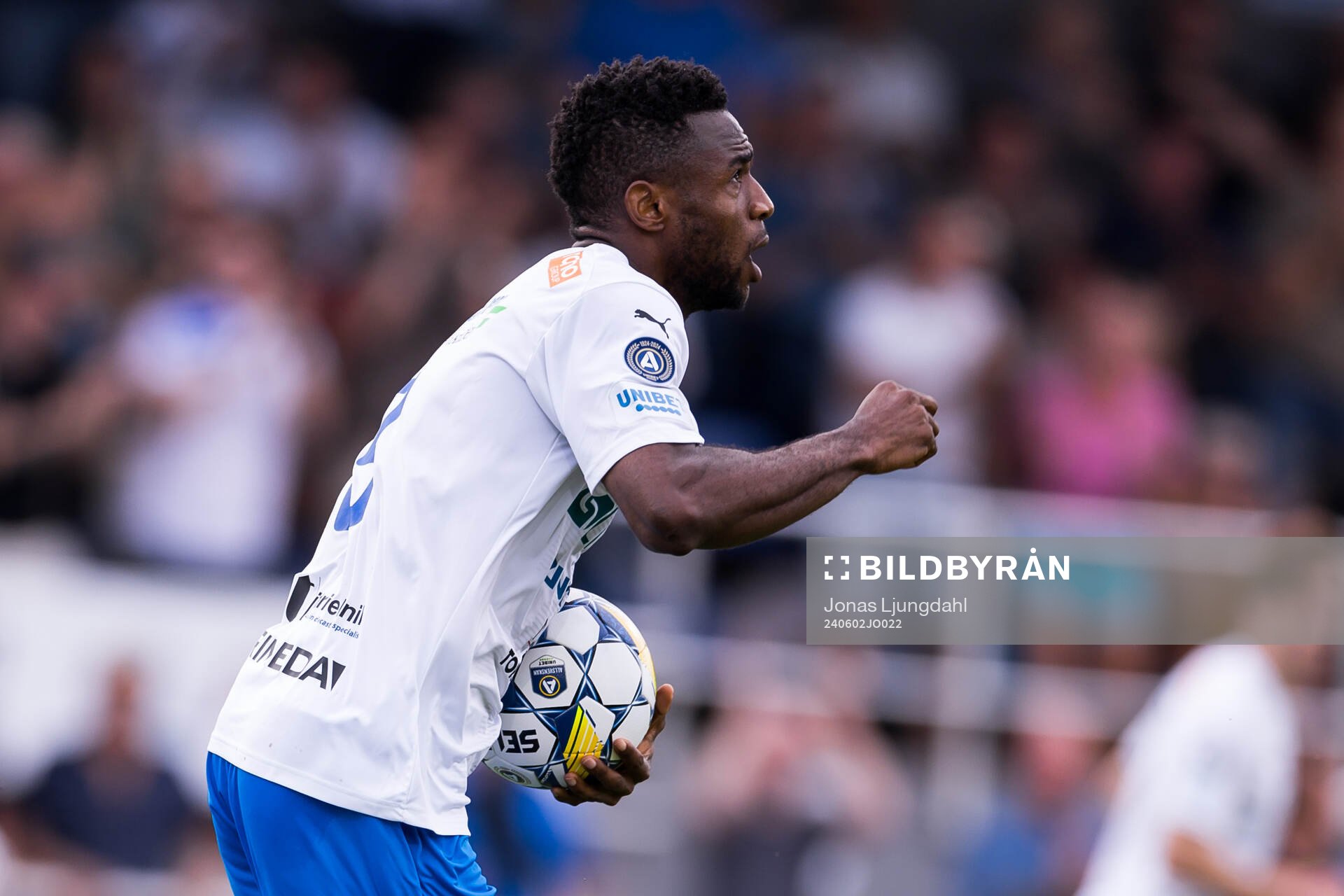 Värnamos Johnbosco Samuel Kalu jublar