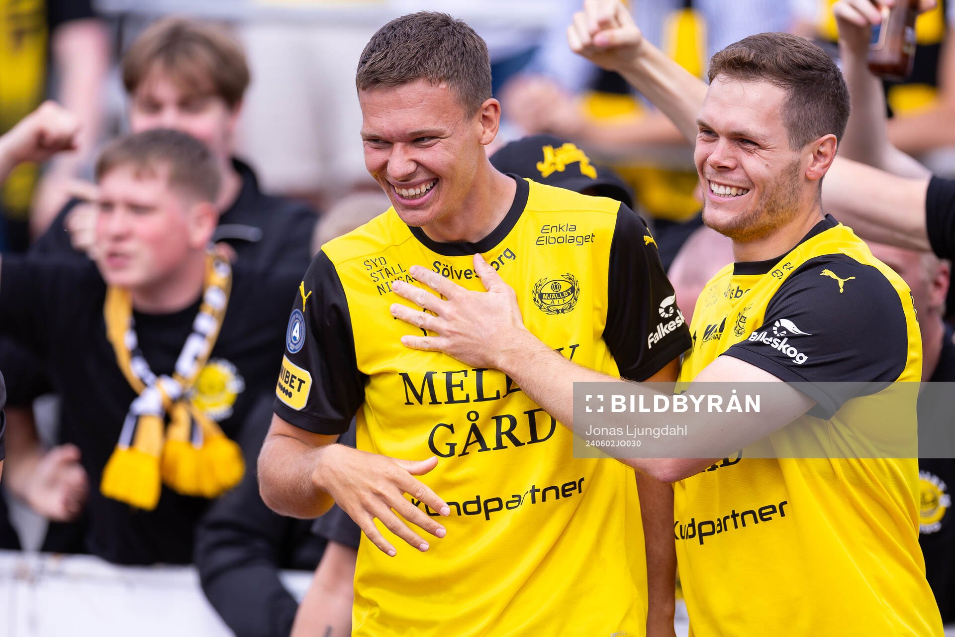 Mjällbys Arvid Brorsson och Jacob Bergström jublar
