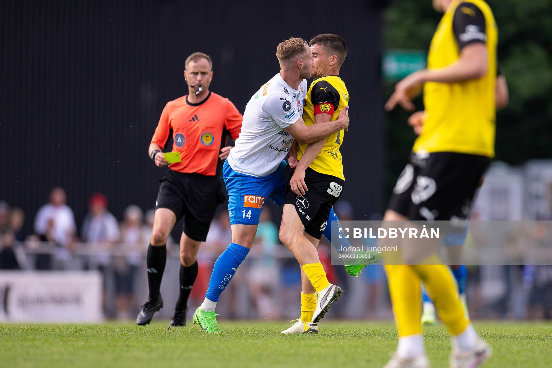 Irriterat mellan Värnamos Gustav Engvall och Mjällbys